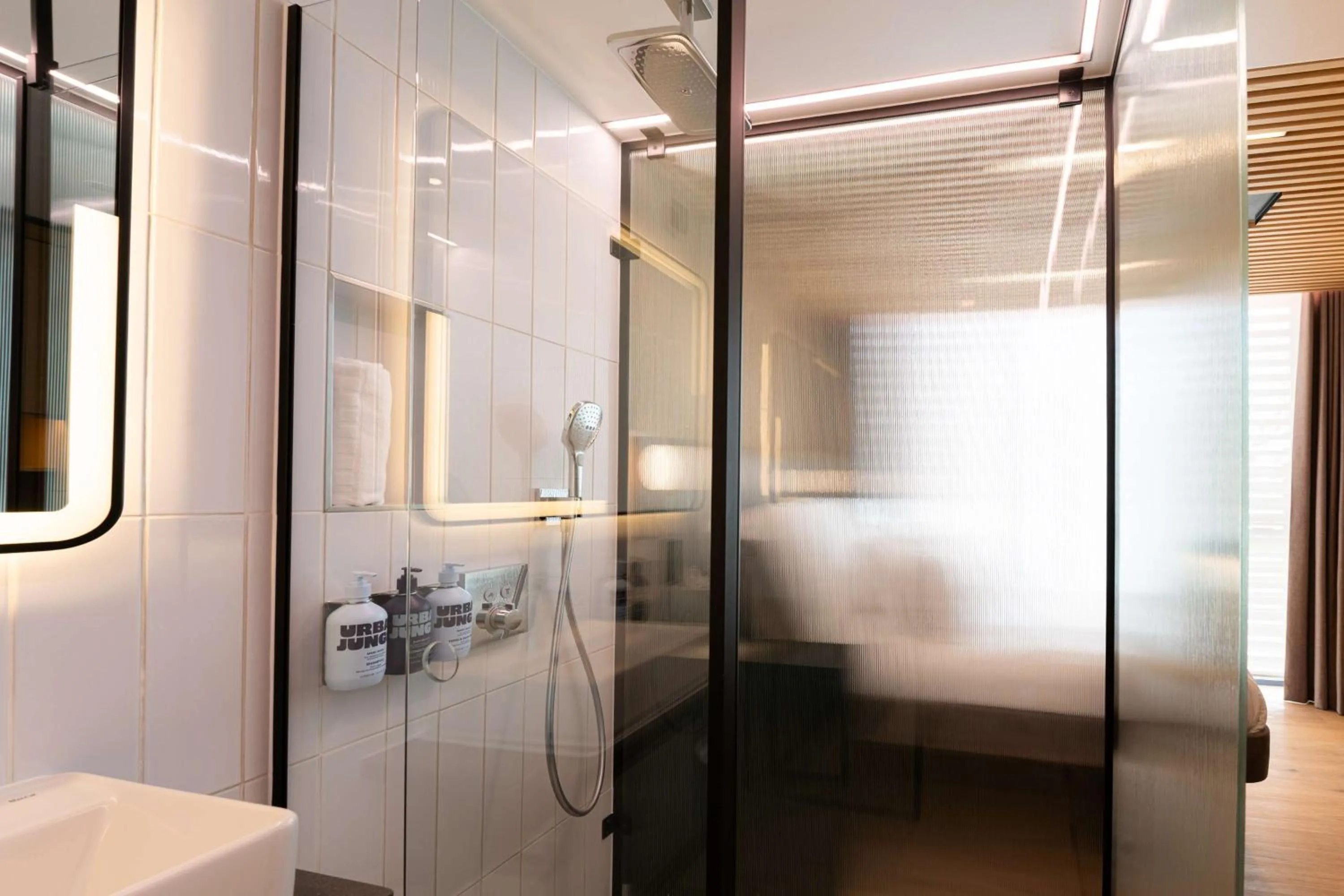 Bathroom, Bed in YOTELPAD London Stratford