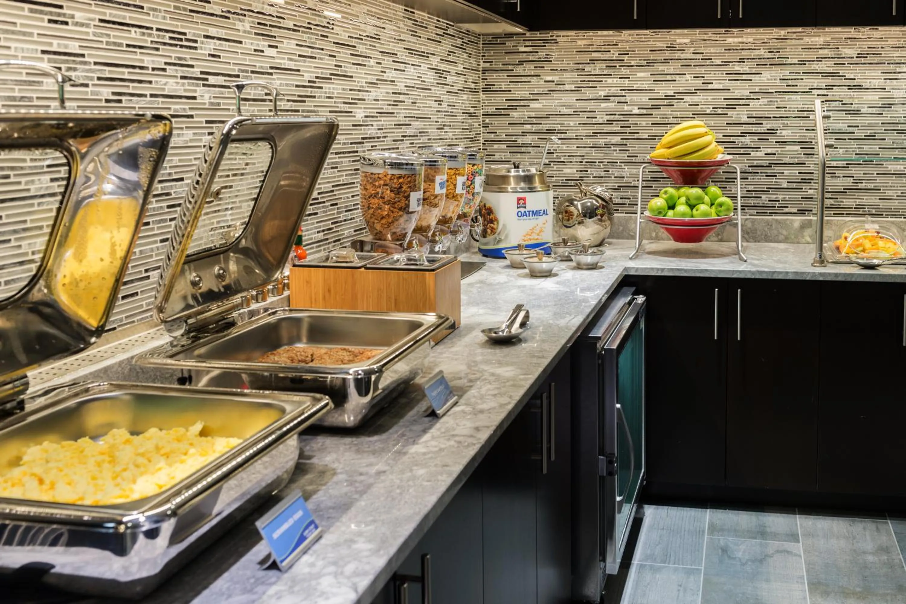 Food and drinks in Fairfield Inn & Suites by Marriott Boston Cambridge