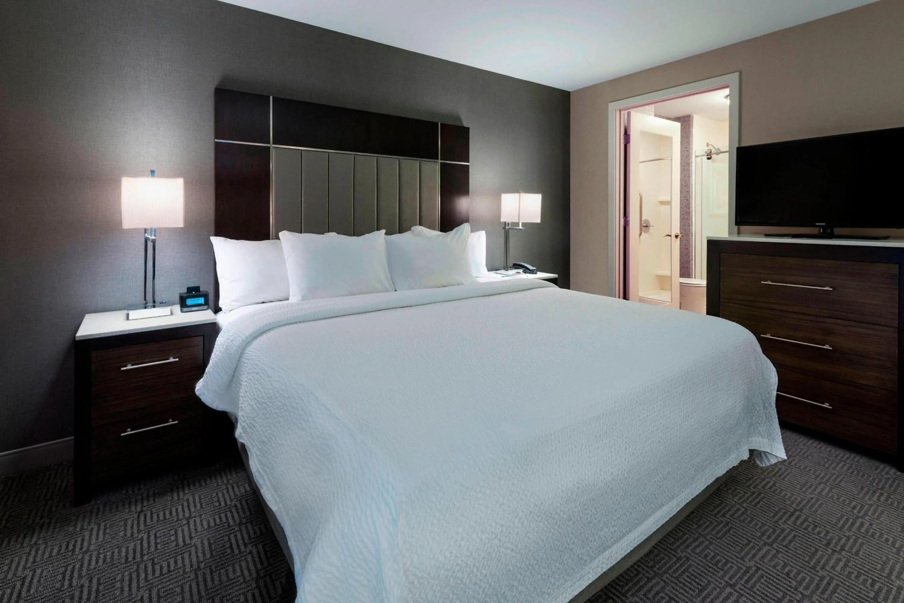 Photo of the whole room, Bed in TownePlace Suites by Marriott Boston Logan Airport/Chelsea