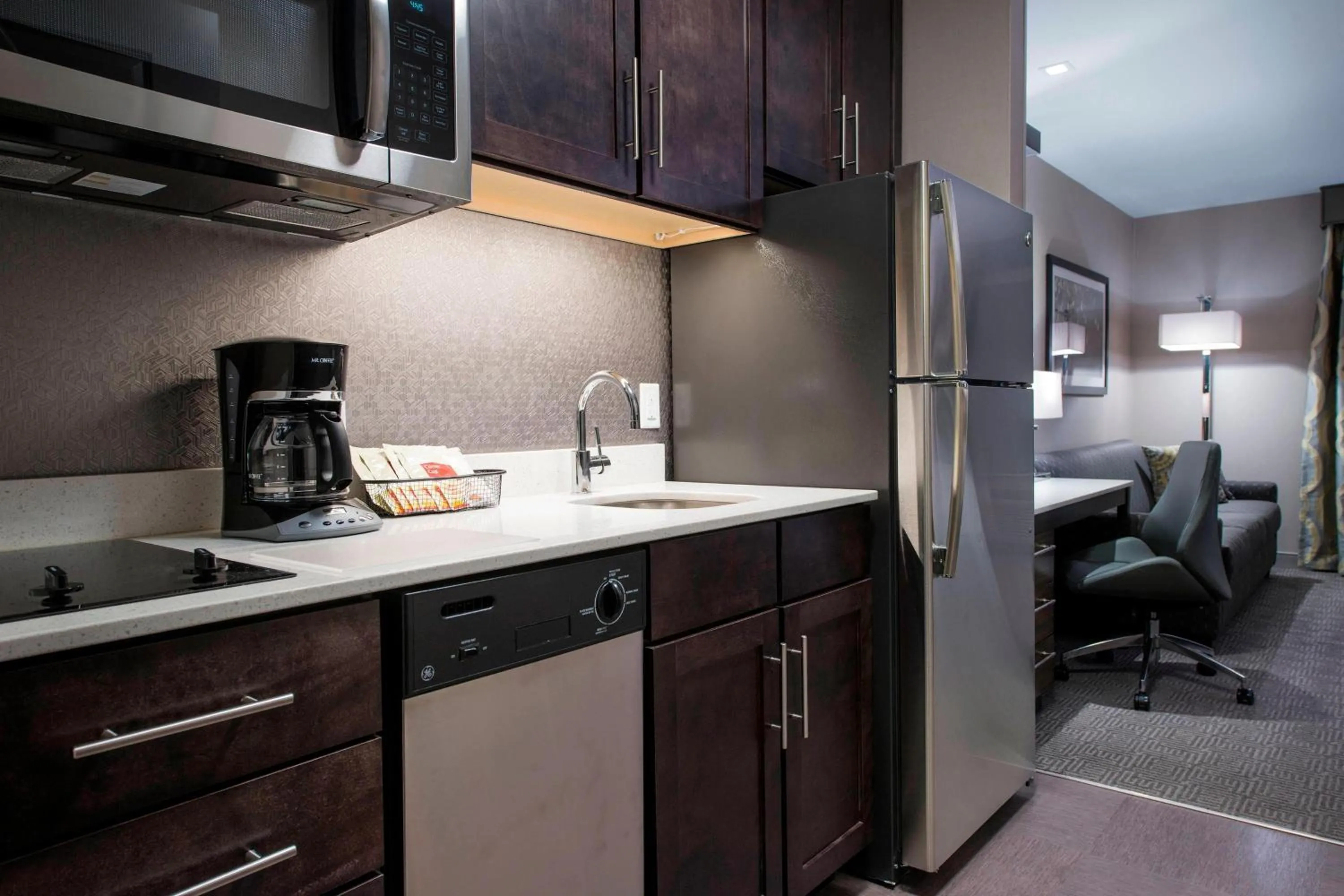 Kitchen or kitchenette in TownePlace Suites by Marriott Boston Logan Airport/Chelsea