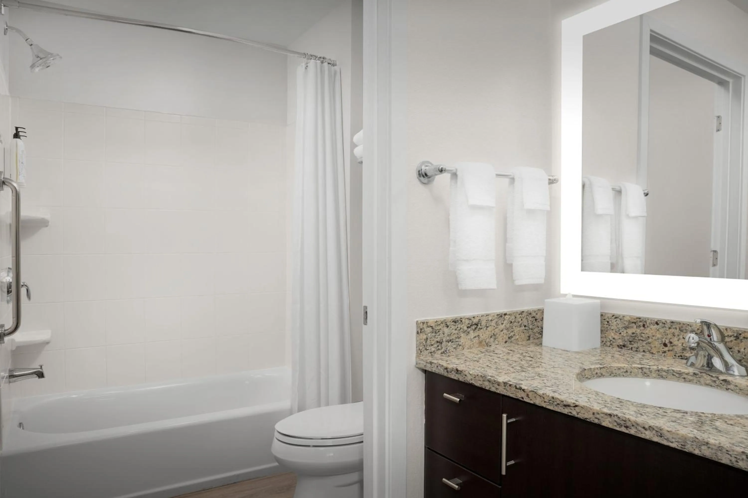 Bathroom in TownePlace Suites by Marriott Gainesville Northwest
