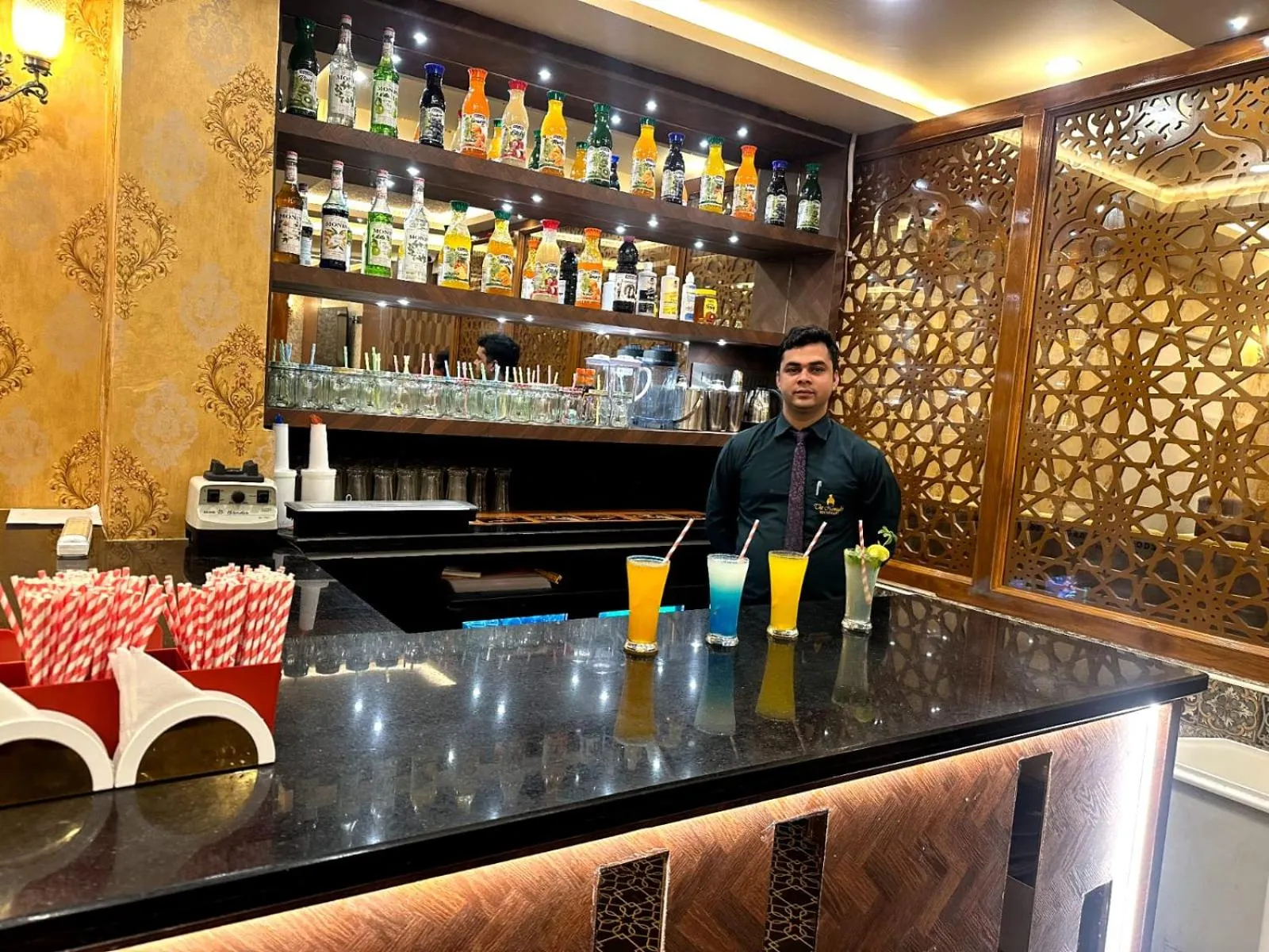 Restaurant/places to eat in Hotel Windsor Plaza