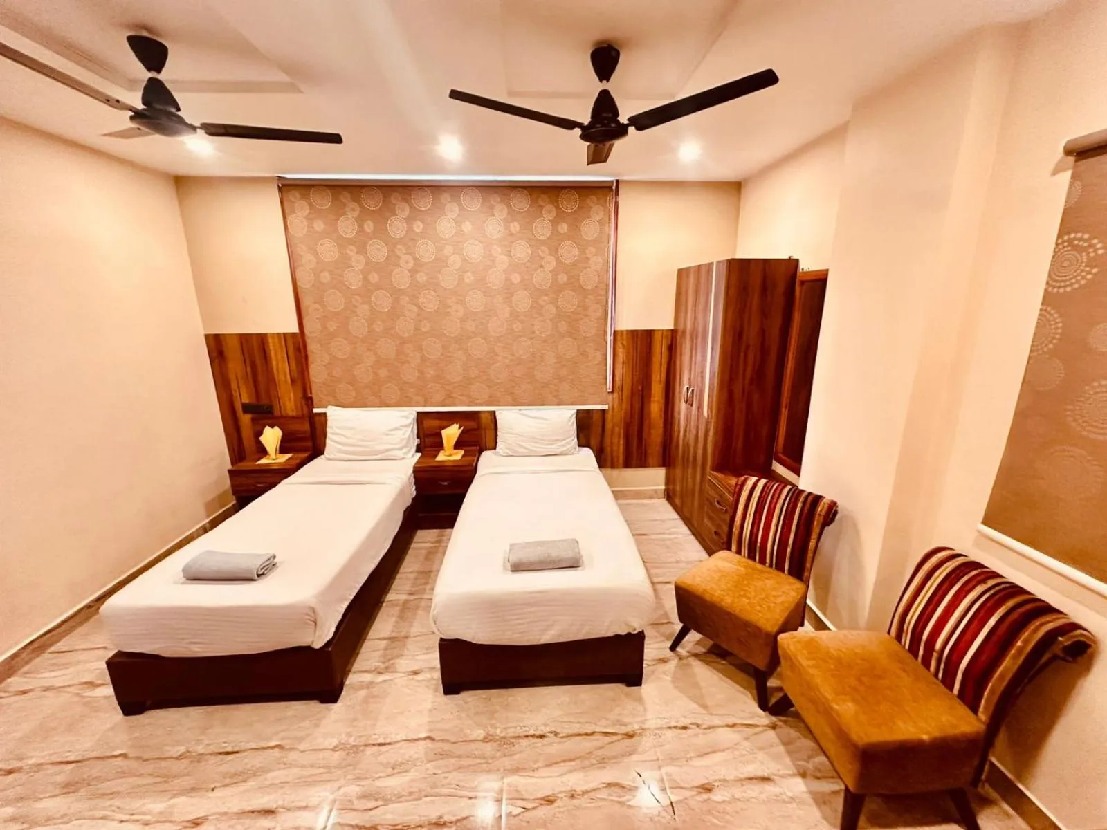 Photo of the whole room, Bed in Hotel Windsor Plaza