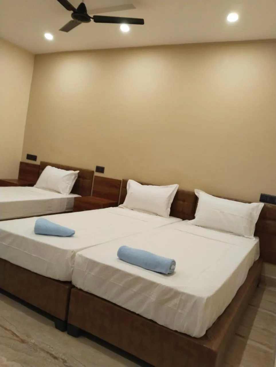 Bed in Hotel Windsor Plaza