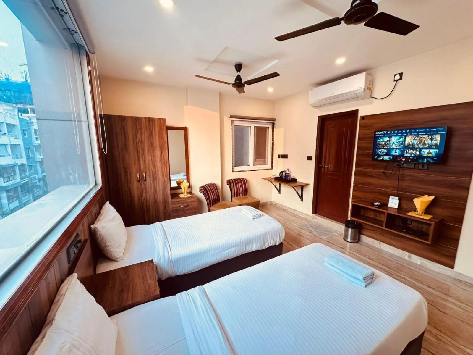 TV and multimedia, Bed in Hotel Windsor Plaza