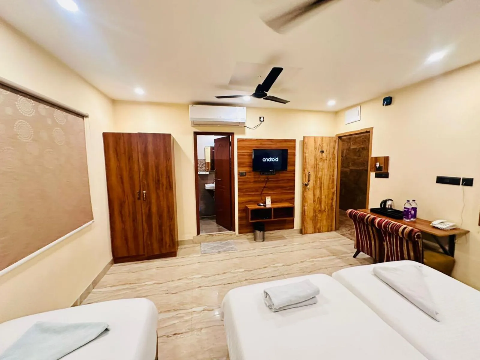 TV and multimedia, Bed in Hotel Windsor Plaza