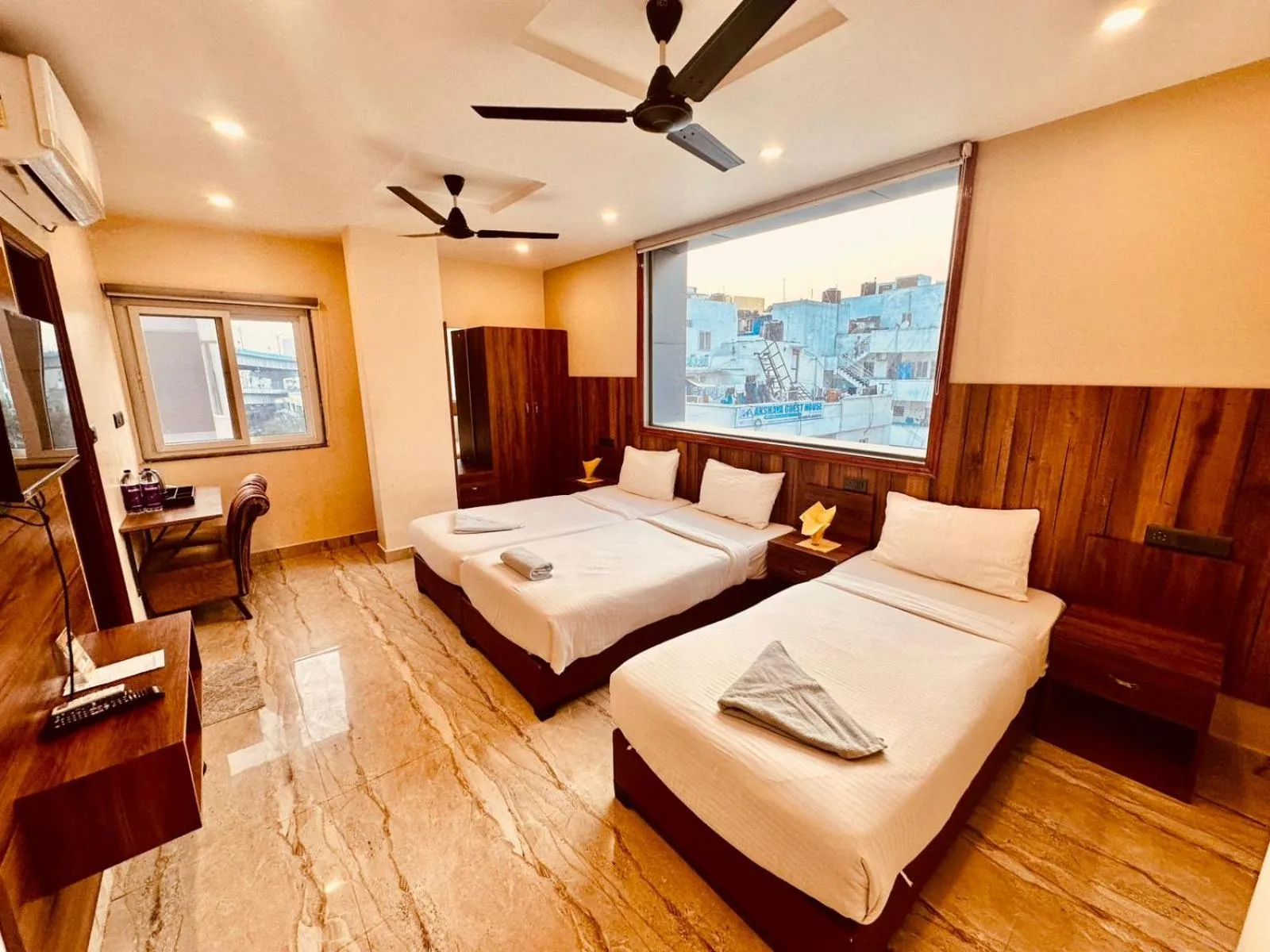 Bedroom, Bed in Hotel Windsor Plaza