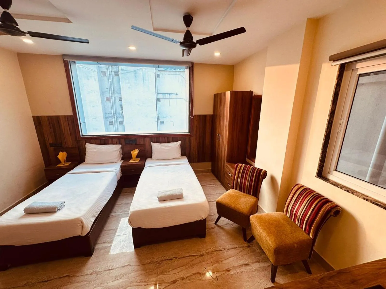 Photo of the whole room, Bed in Hotel Windsor Plaza