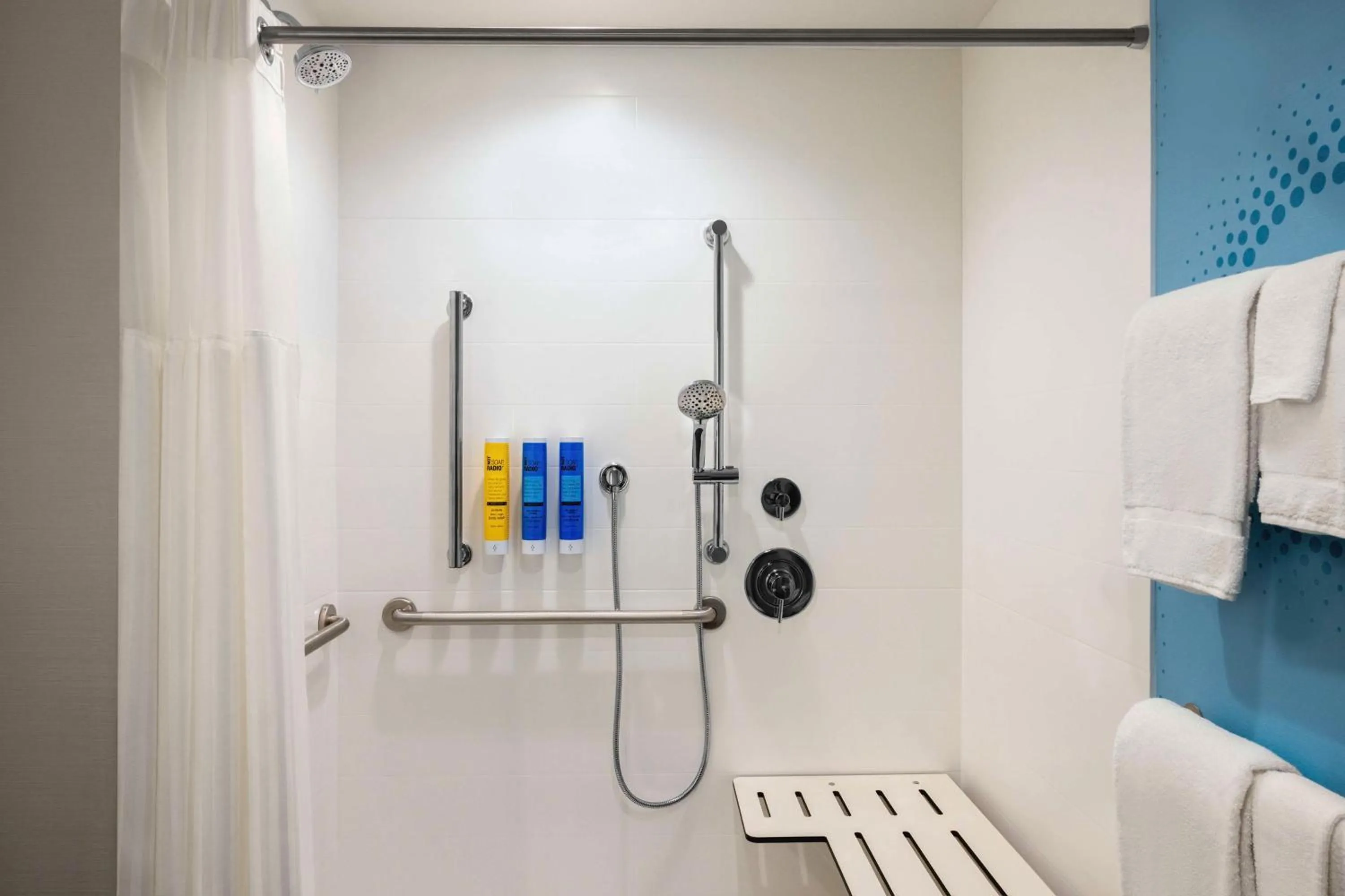 Bathroom in Tru By Hilton Martinsburg