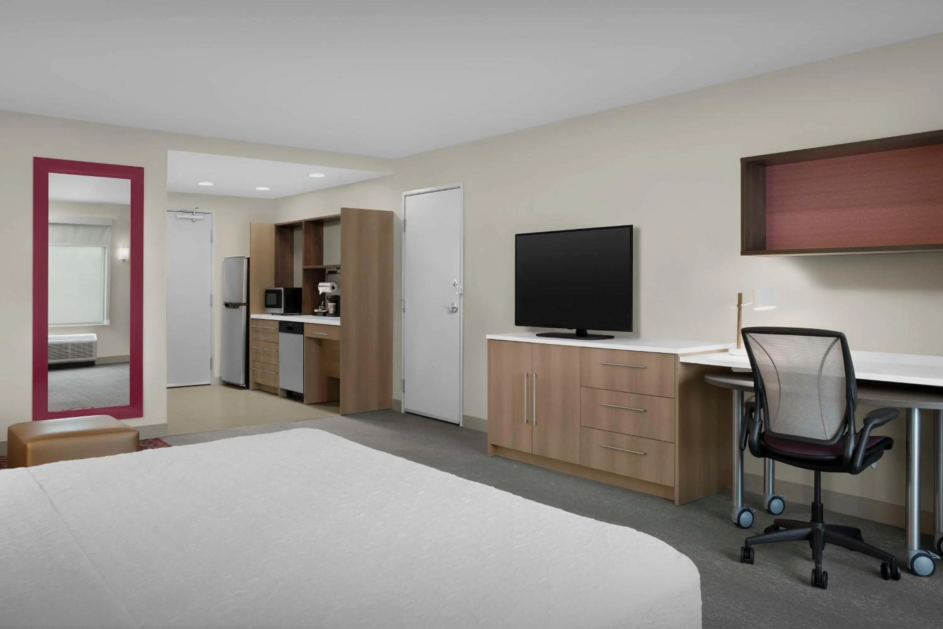 Kitchen or kitchenette, Bed in Home2 Suites By Hilton Poughkeepsie