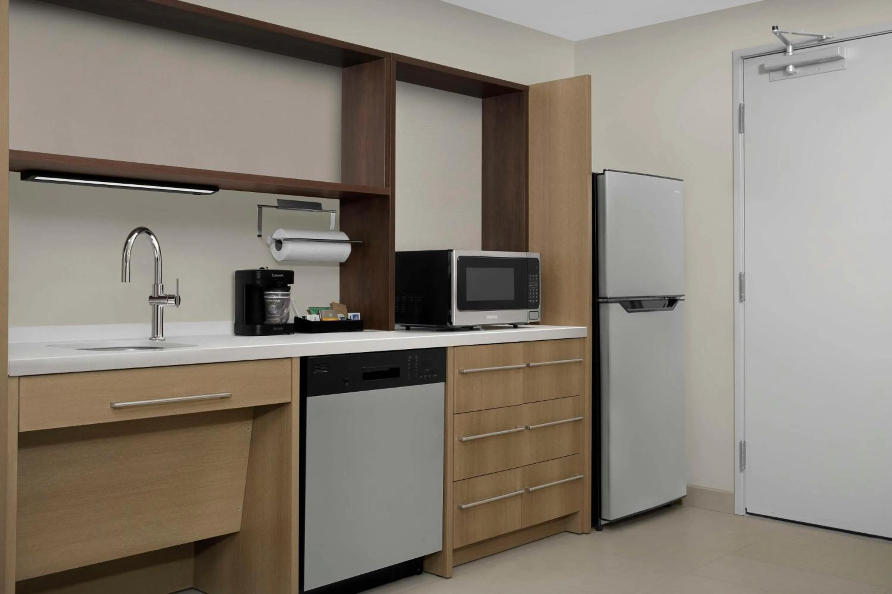 Kitchen or kitchenette in Home2 Suites By Hilton Poughkeepsie