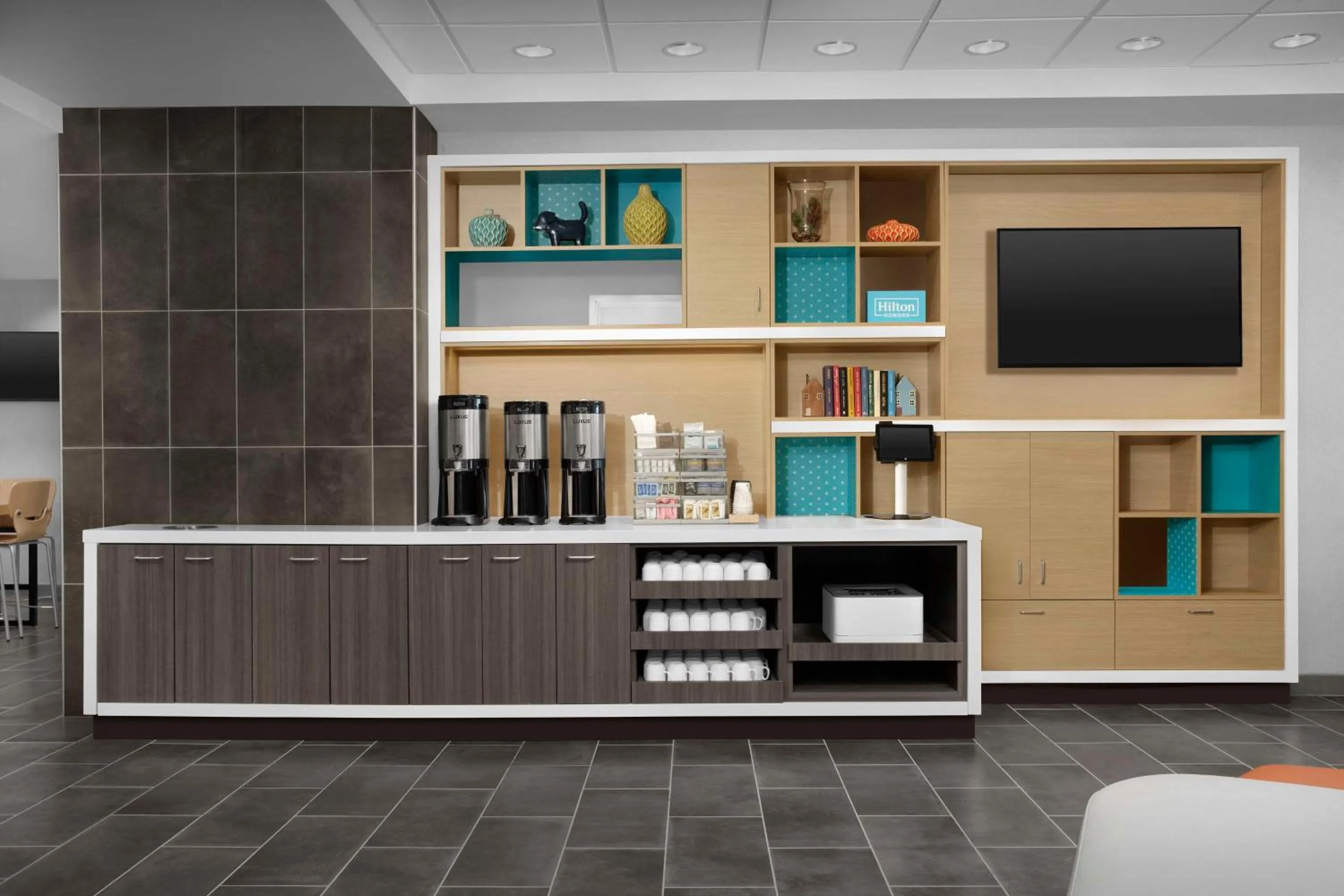 Dining area in Home2 Suites By Hilton Poughkeepsie