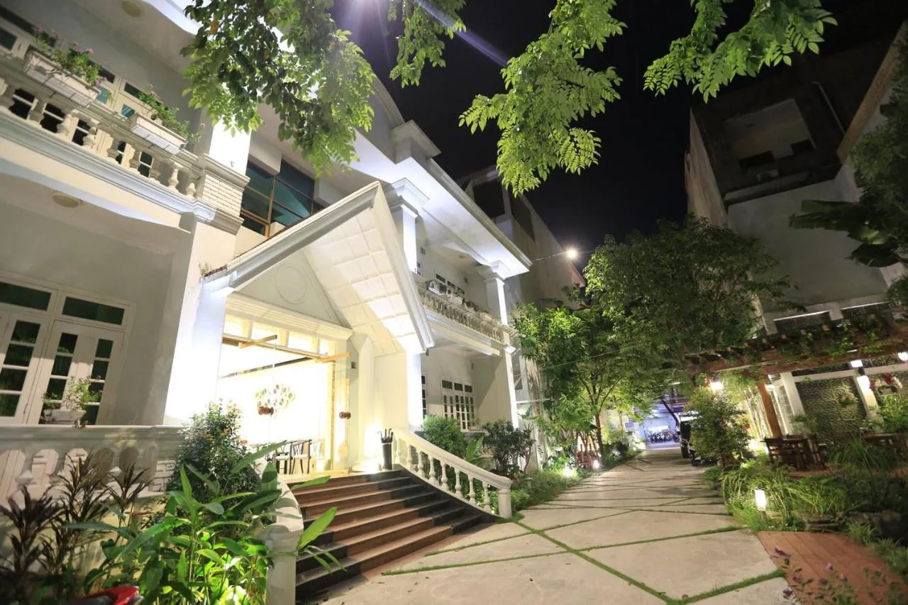 Property building in Tuong Vi Hotel
