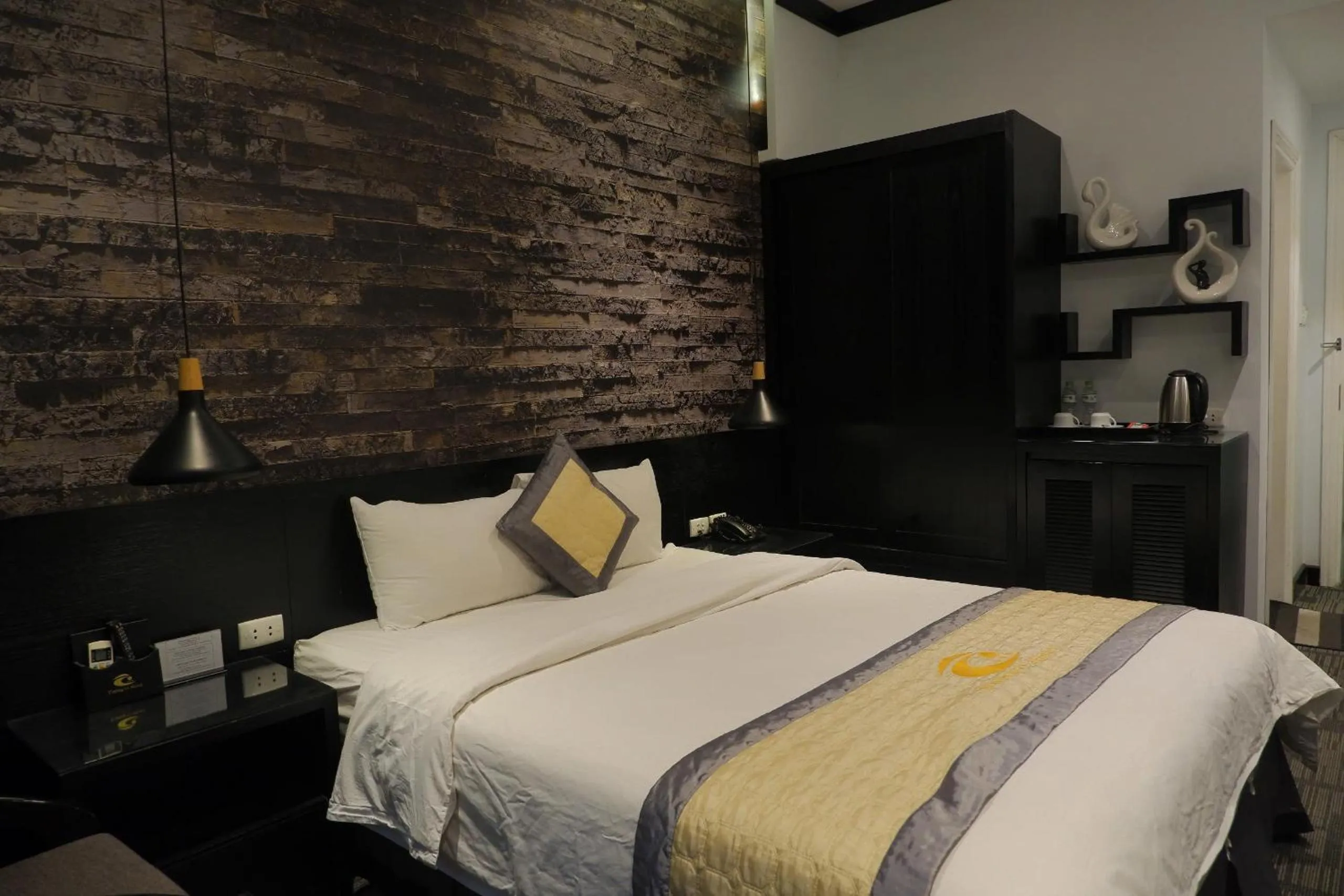 Photo of the whole room, Bed in Tuong Vi Hotel