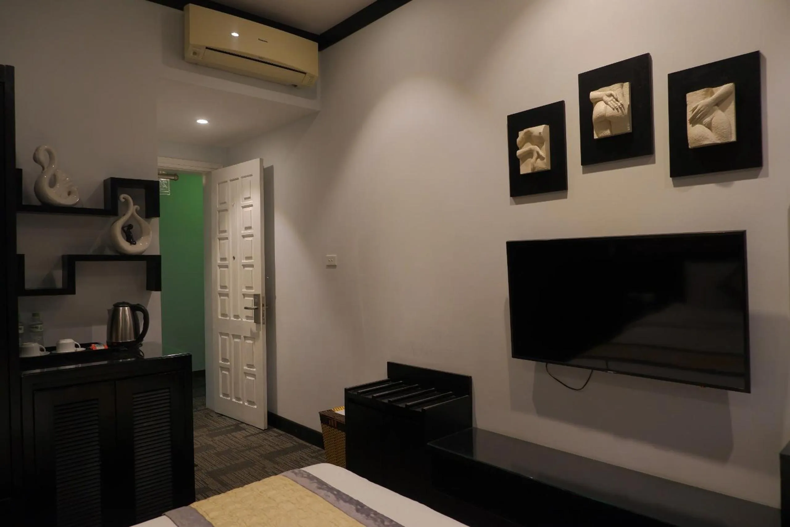 TV and multimedia in Tuong Vi Hotel