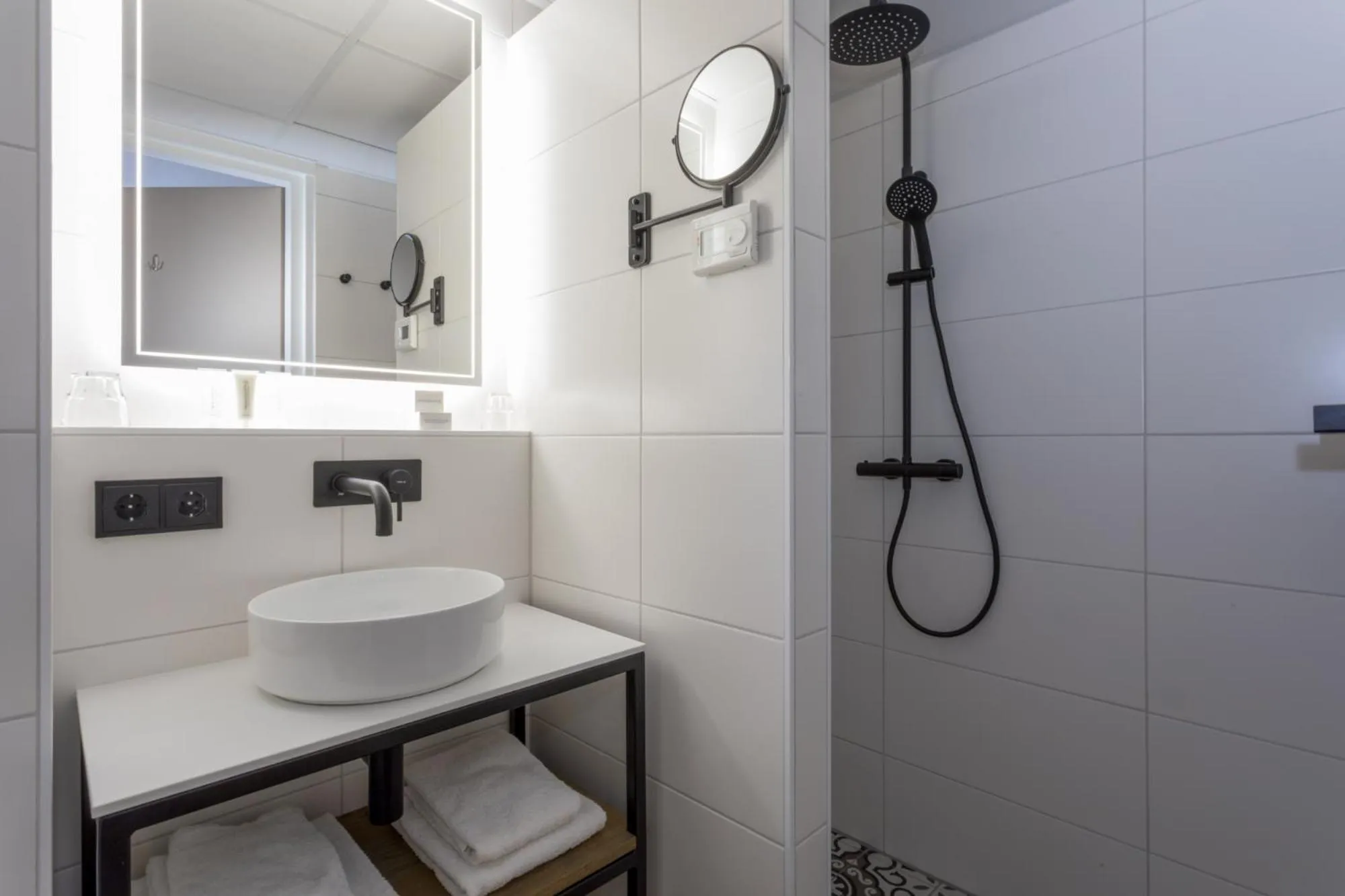 Bathroom in Beach Hotel I Kloeg Collection