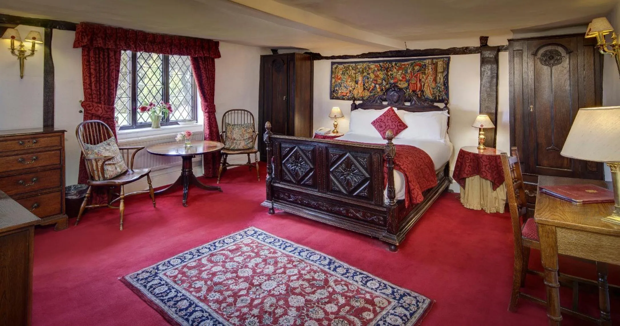 Photo of the whole room, Bed in Nailcote Hall