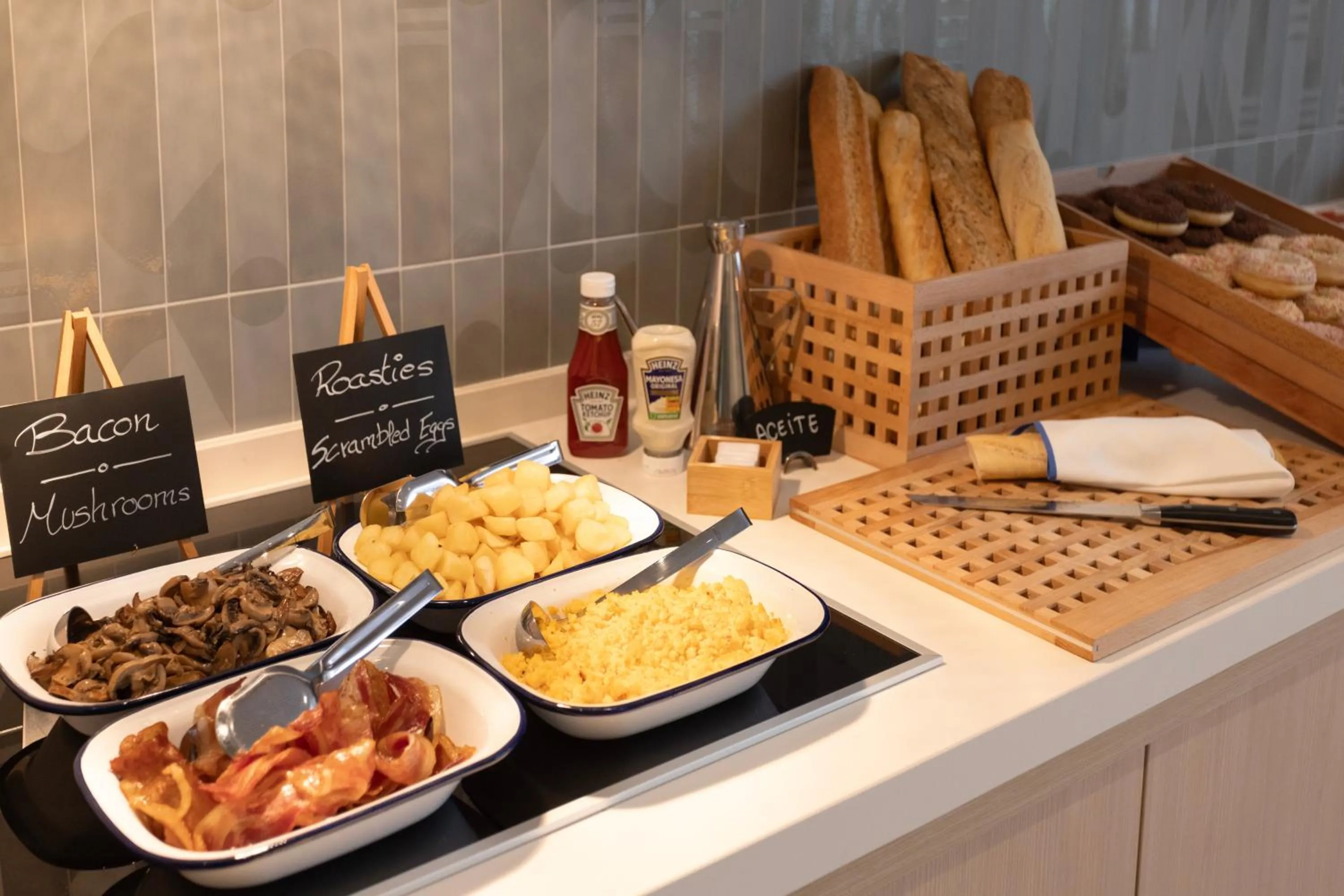 Restaurant/places to eat in Staybridge Suites & Apartments Malaga by IHG