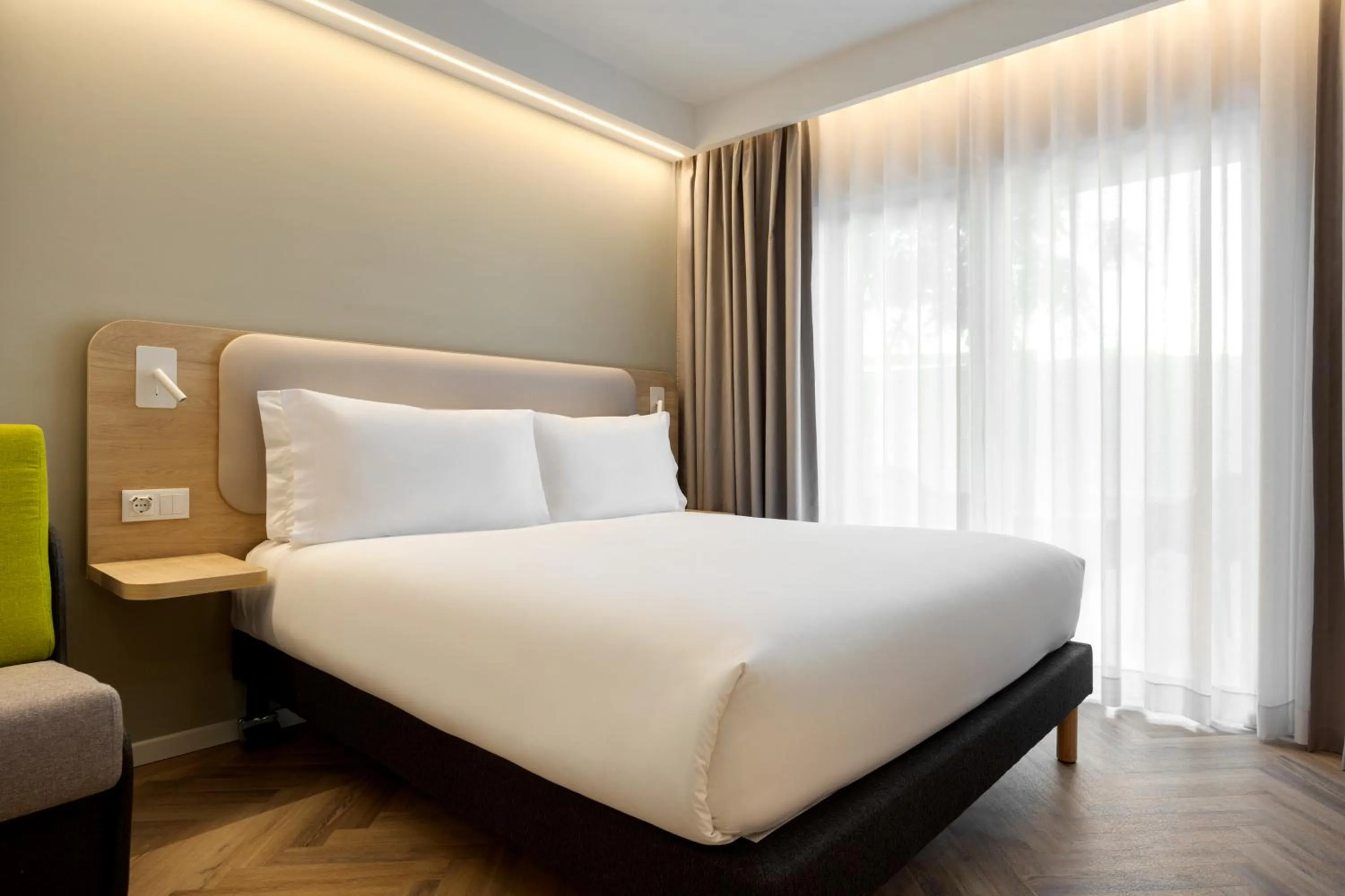 Bed in Holiday Inn Express Évora by IHG