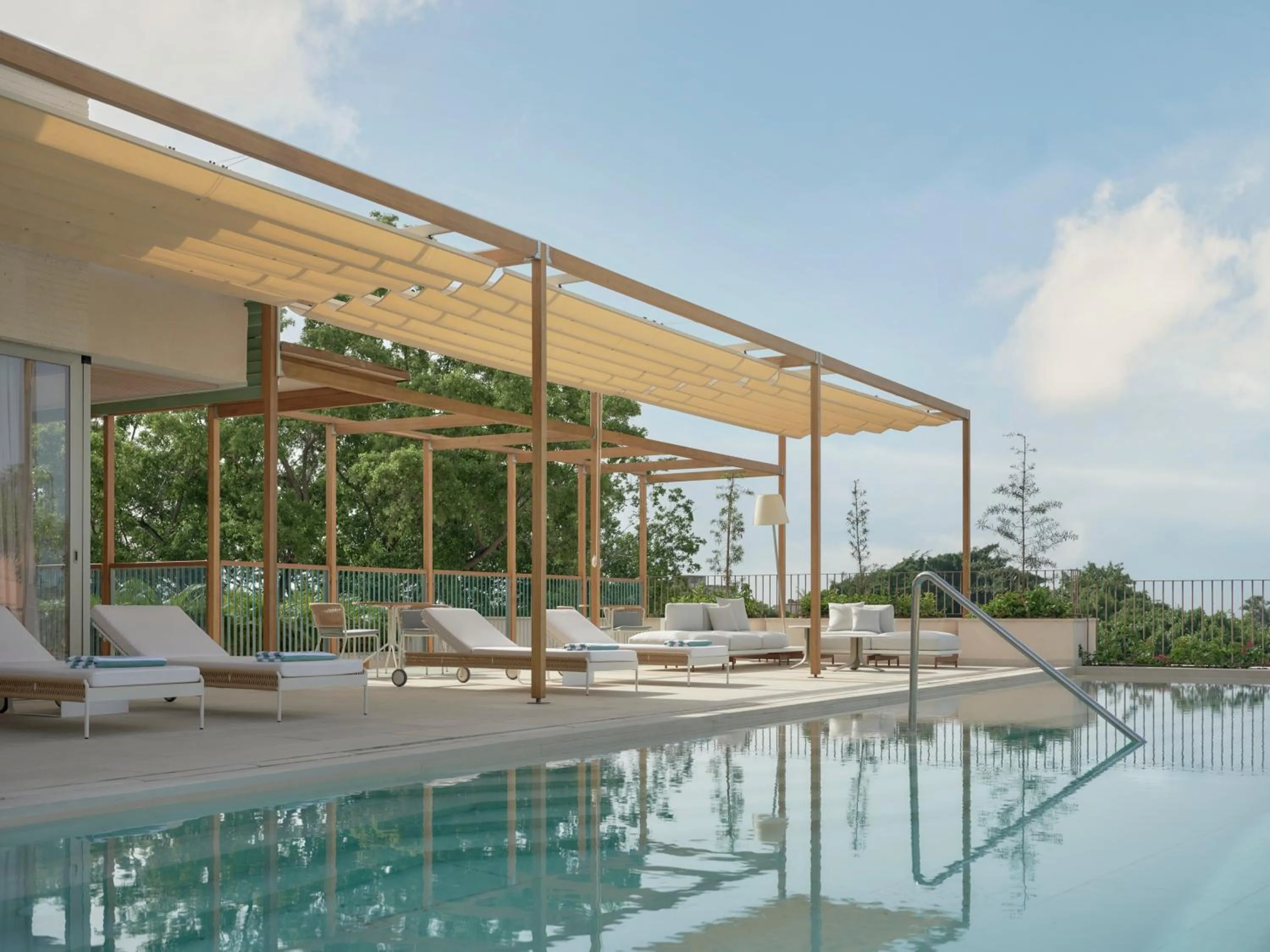 Swimming pool in Kimpton Las Mercedes by IHG