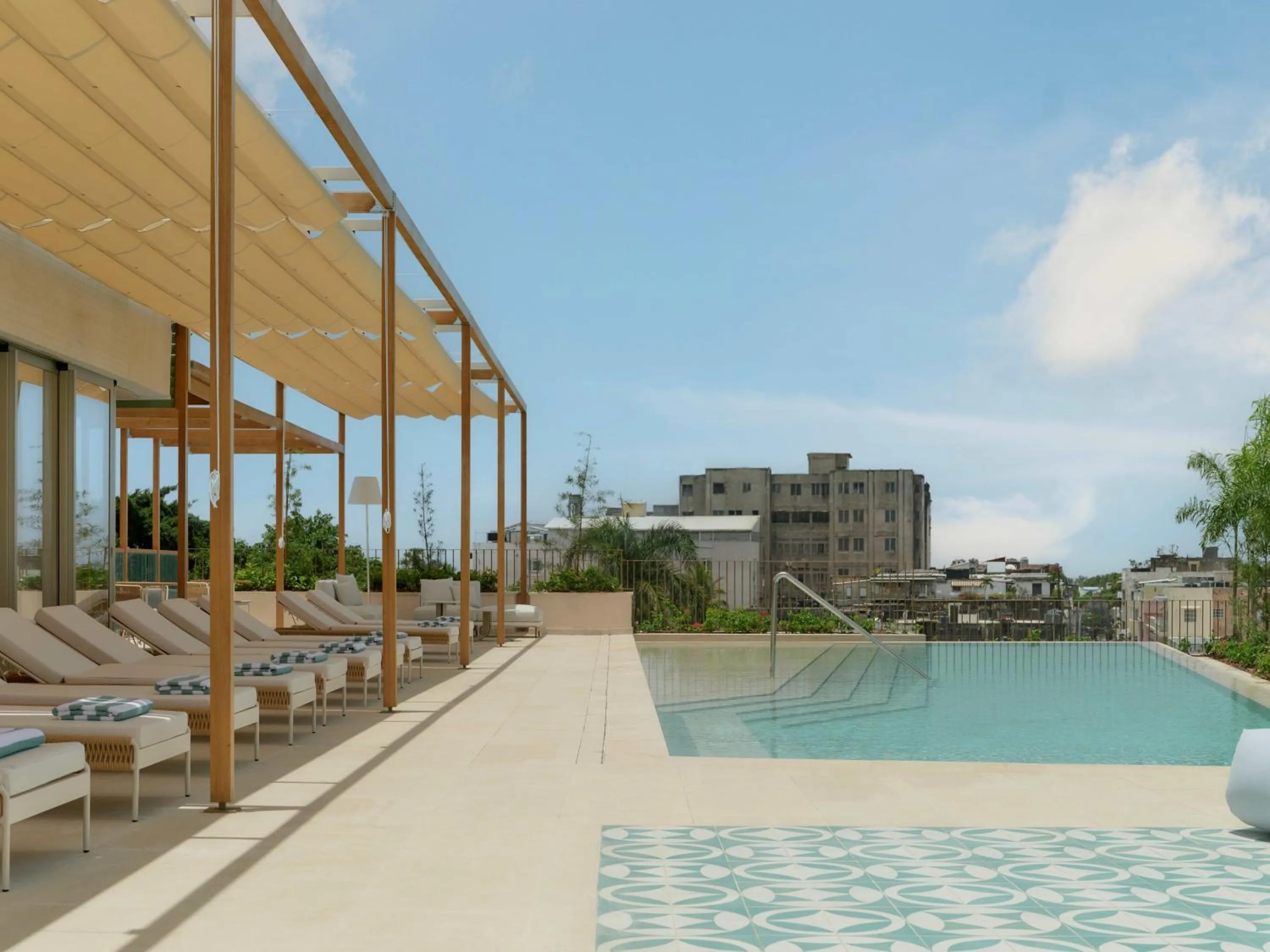 Swimming pool in Kimpton Las Mercedes by IHG