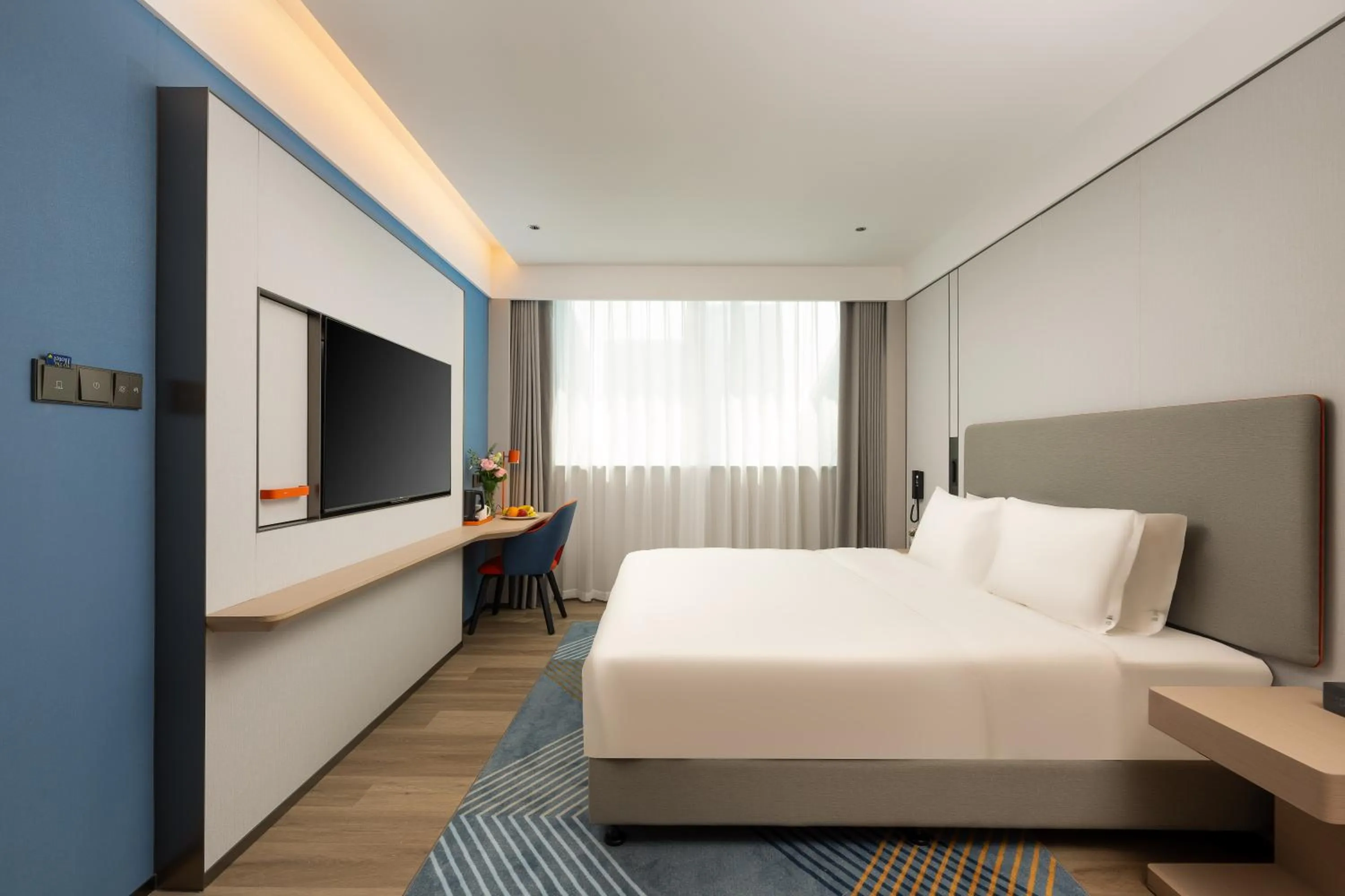 Photo of the whole room, Bed in Holiday Inn Express Nanjing Riverside by IHG