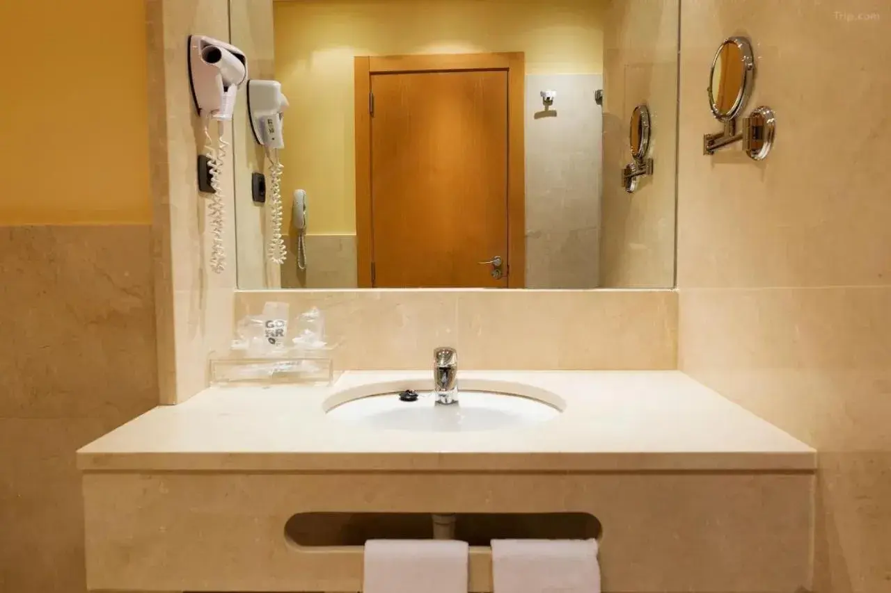 Single Room with Private Bathroom - single occupancy in HOTEL PUERTA DE SAHAGUN Single Room with Private Bathroom - single occupancy in HOTEL PUERTA DE SAHAGUN