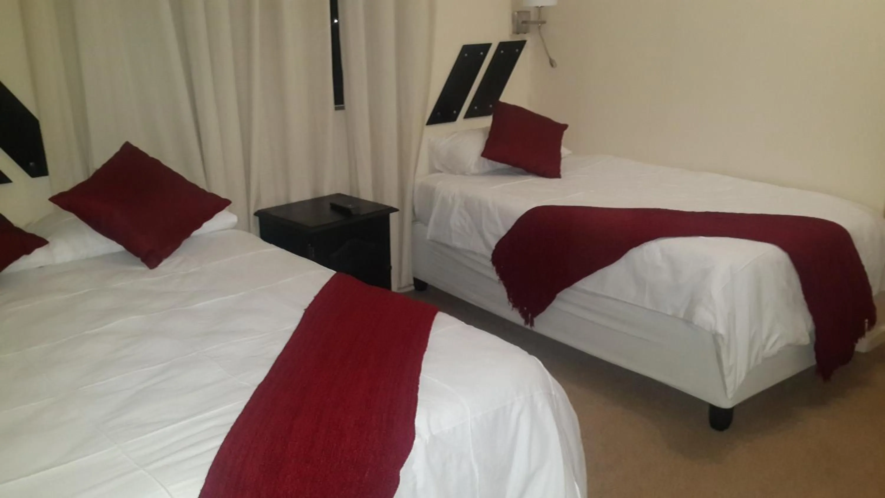 Bedroom, Bed in Victoria Hotel