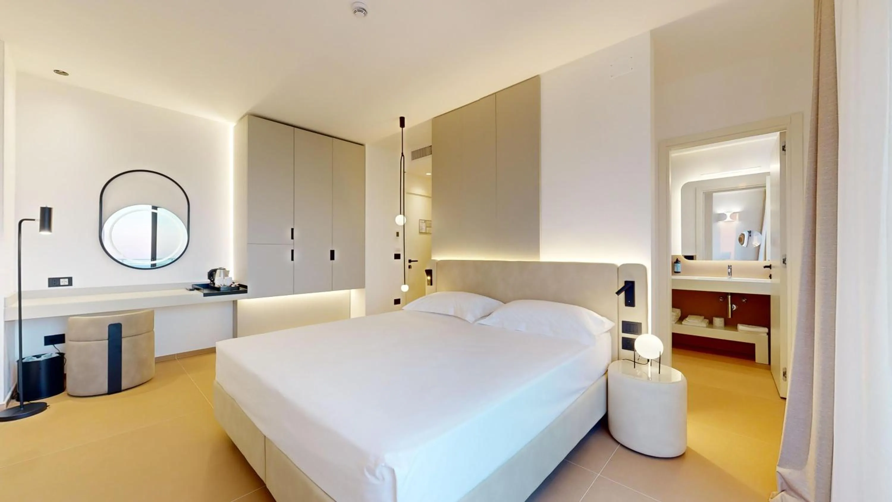 Bedroom, Bed in PRIMO OSTUNI HOTEL