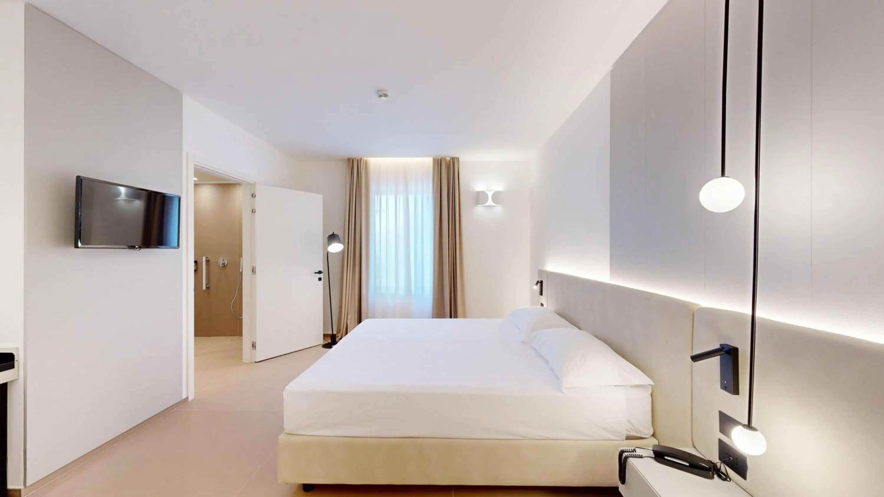 Bedroom, Bed in PRIMO OSTUNI HOTEL