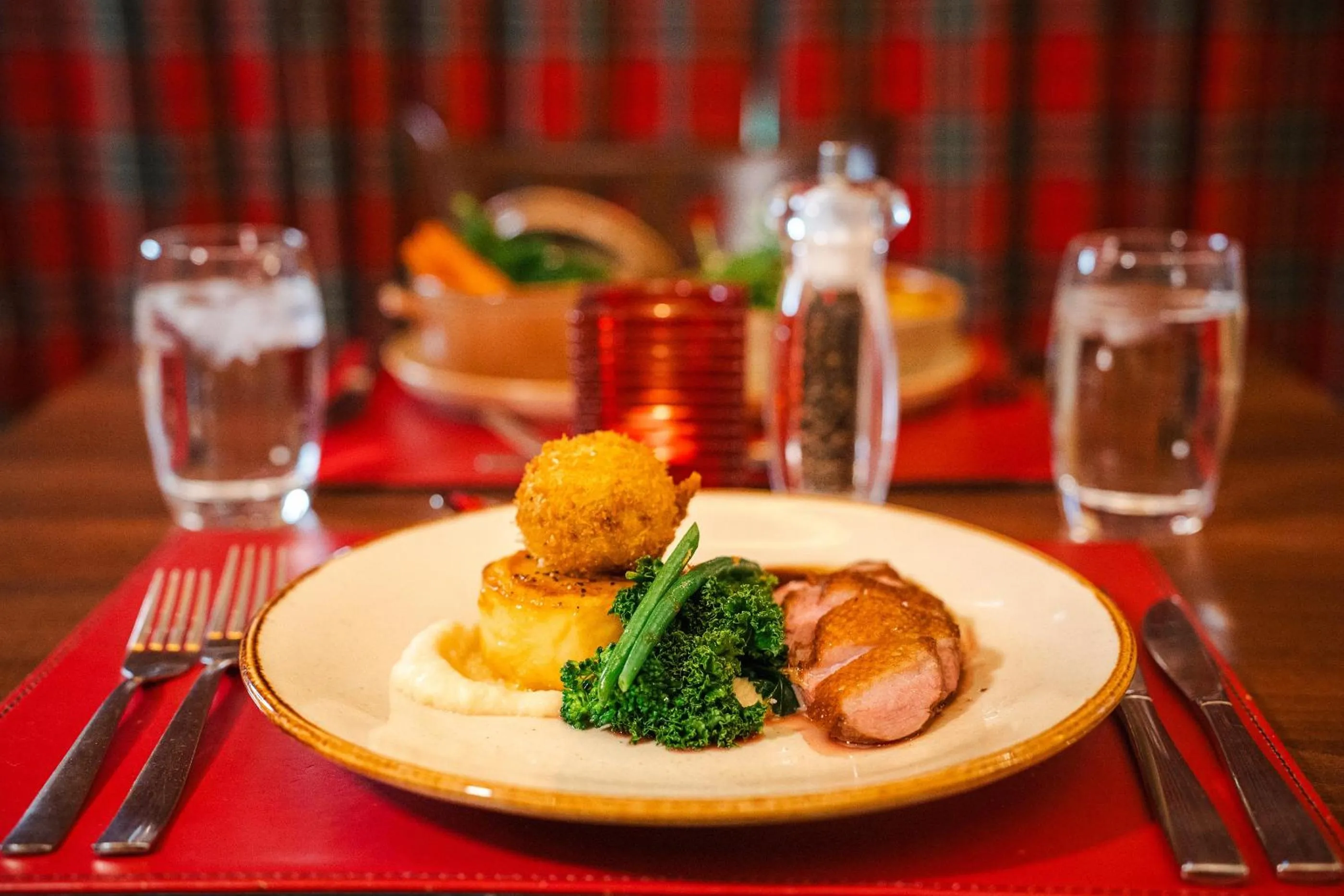 Restaurant/places to eat in Fisher's Hotel