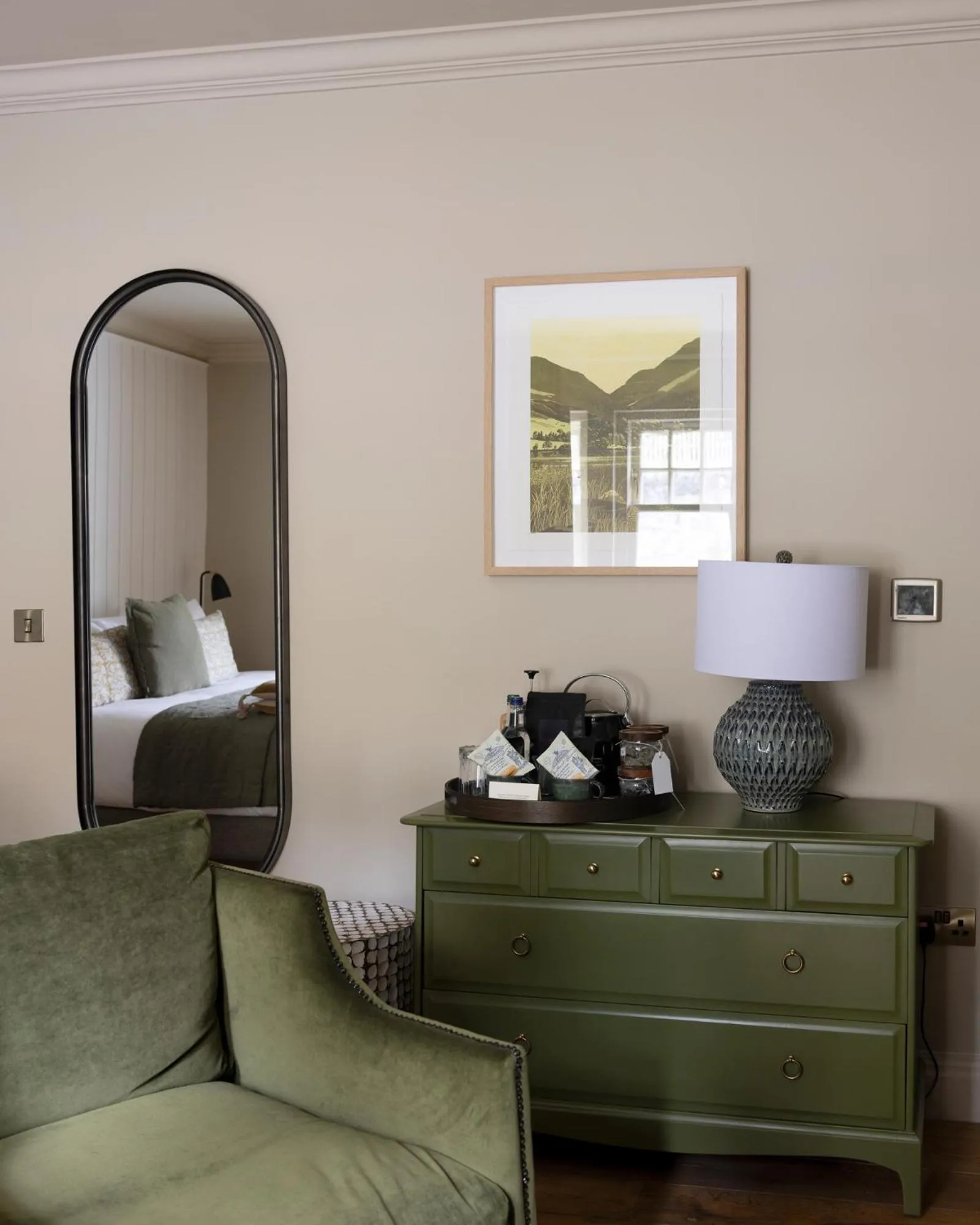 Living room, Bed in Pine Trees Hotel Pitlochry