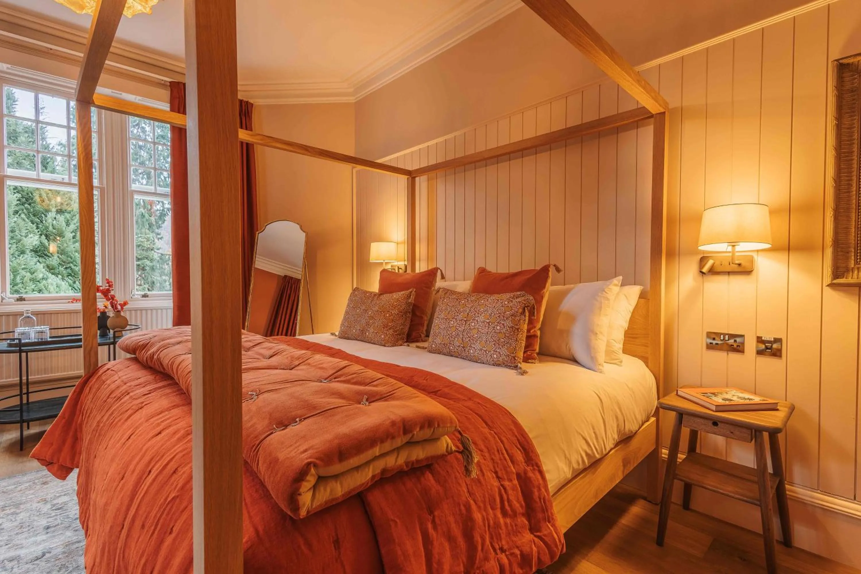 Bedroom, Bed in Pine Trees Hotel Pitlochry