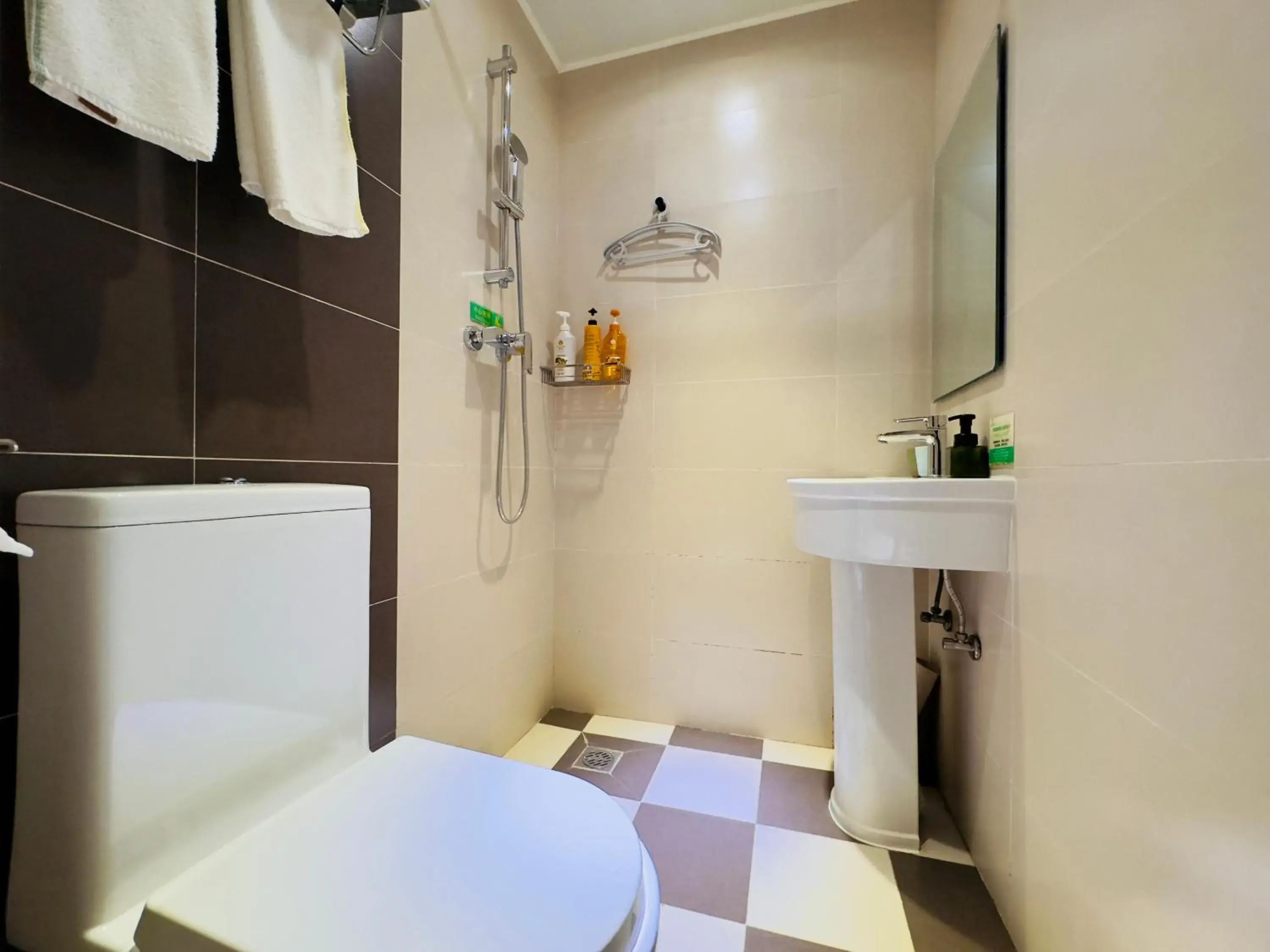 Comfort Twin Room in Beijing Dongdan Hotel Near Wangfujing Street,Tian'AnMen Square,The Forbidden City,Free self-service laundry room Comfort Twin Room in Beijing Dongdan Hotel Near Wangfujing Street,Tian'AnMen Square,The Forbidden City,Free self-service laundry room