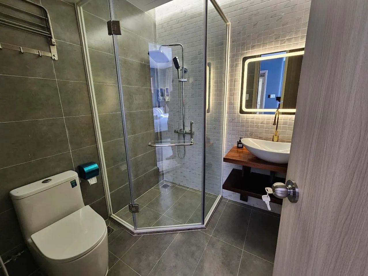 Shower in LHASA HOTEL - Central hotel in Dalat