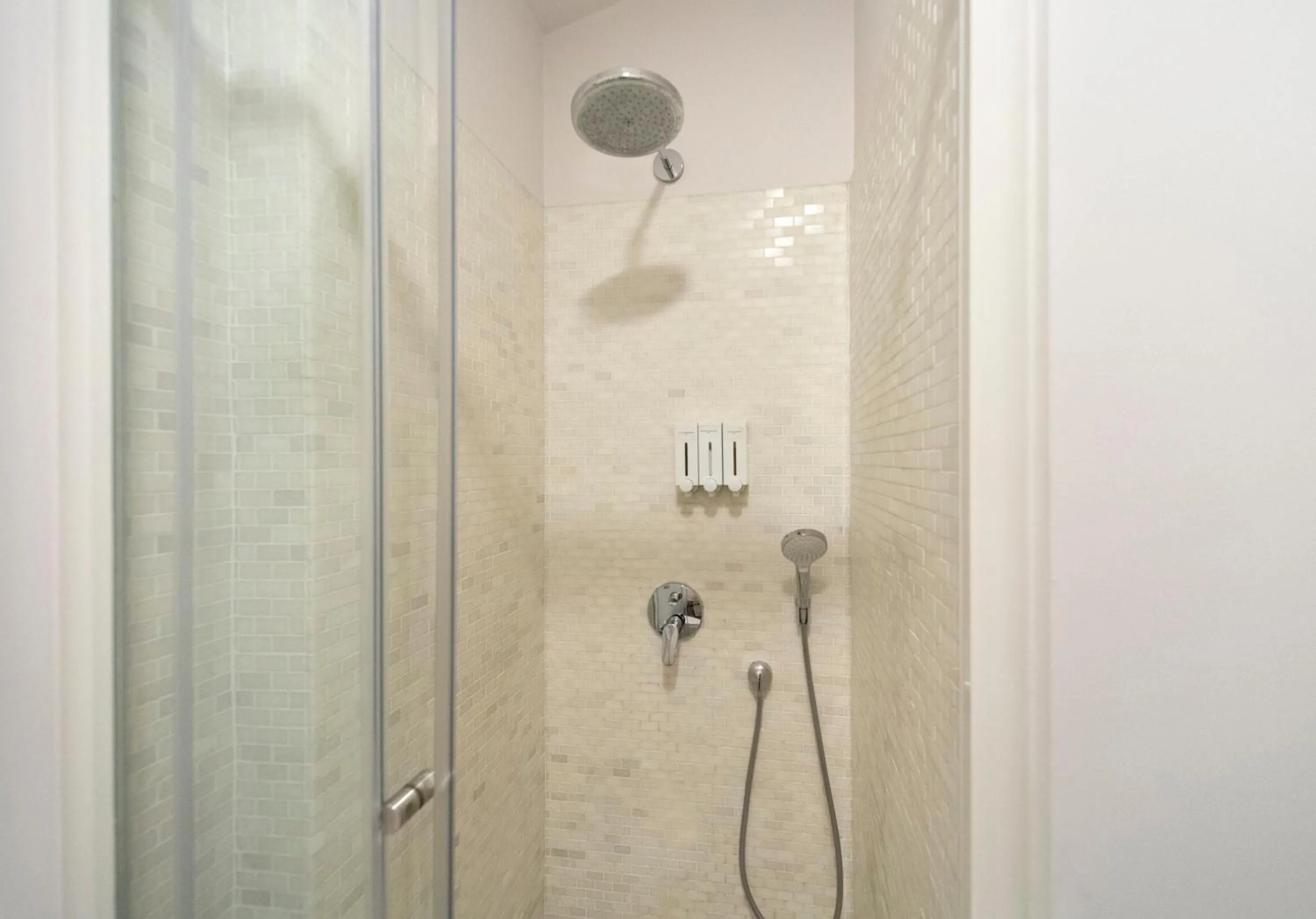 Shower in Hammamhane Hotel