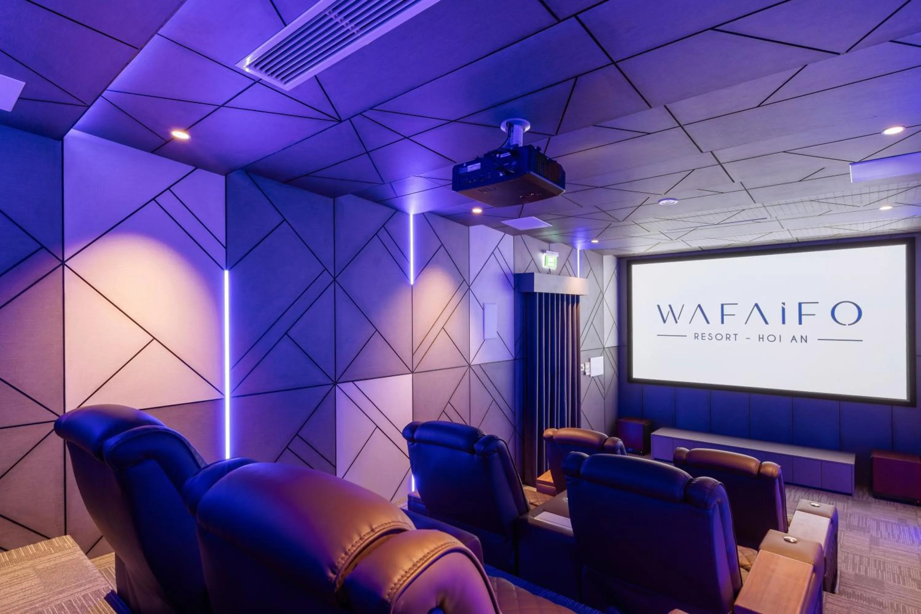 Communal lounge/ TV room in Wafaifo Resort Hoi An