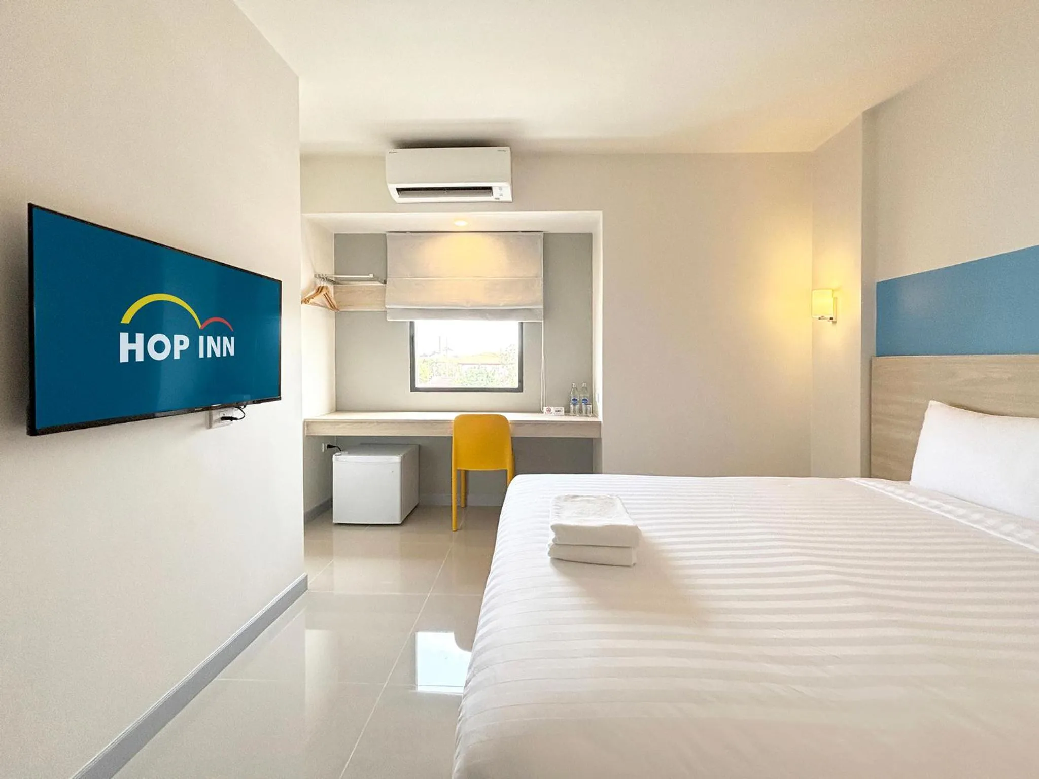Bedroom, Bed in HOP INN Si Racha