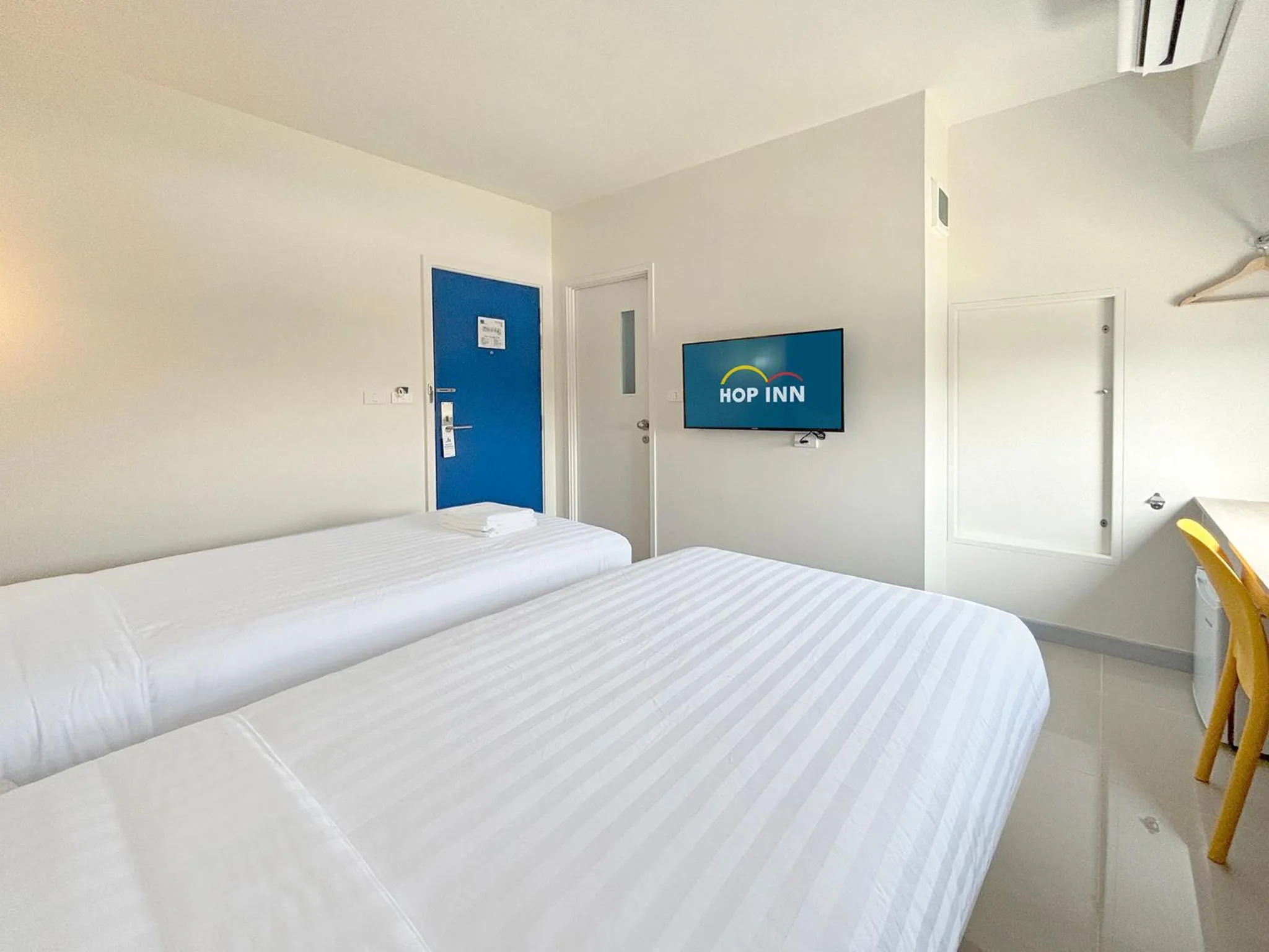 Bedroom, Bed in HOP INN Si Racha