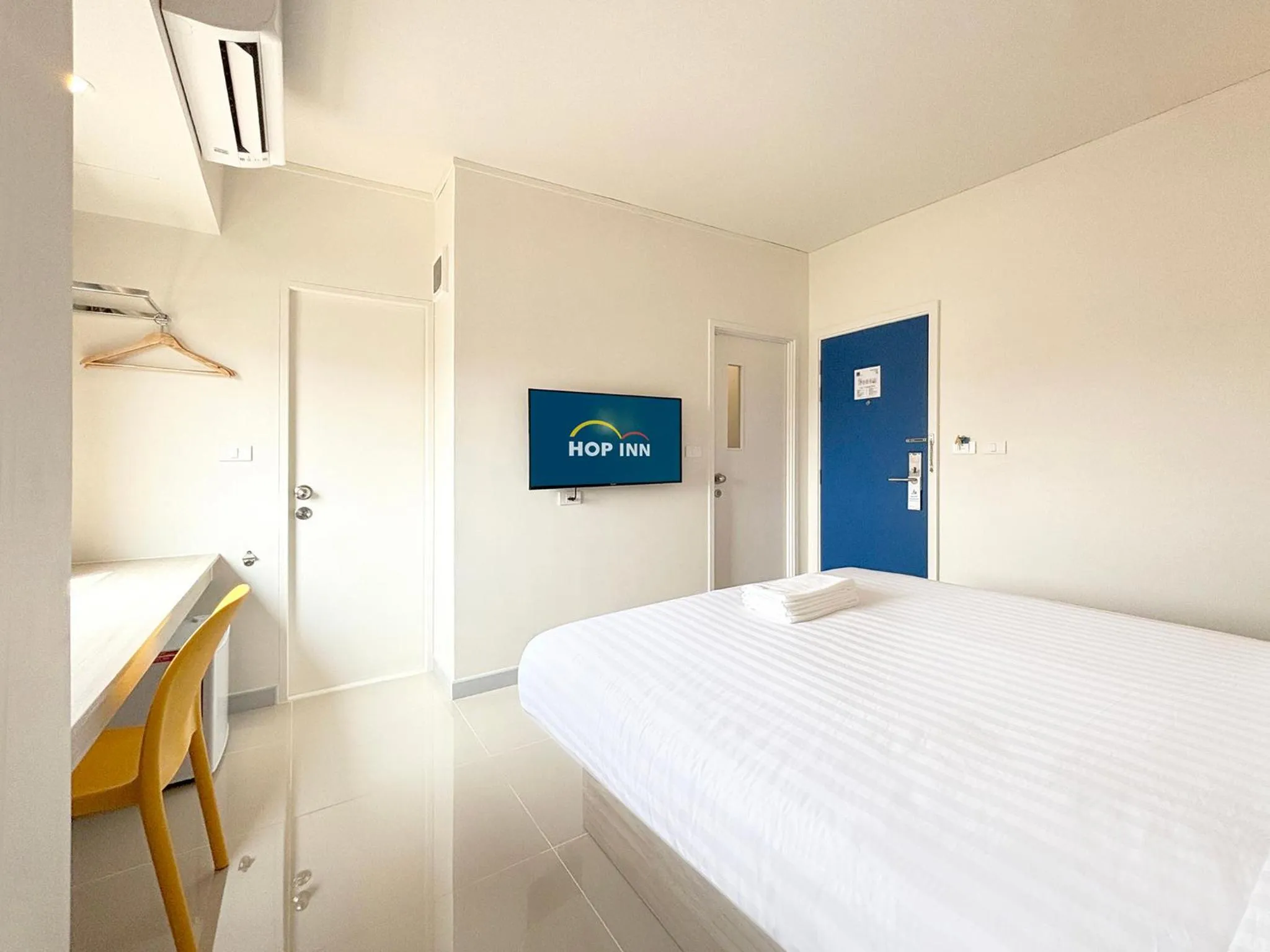 Bedroom, Bed in HOP INN Si Racha