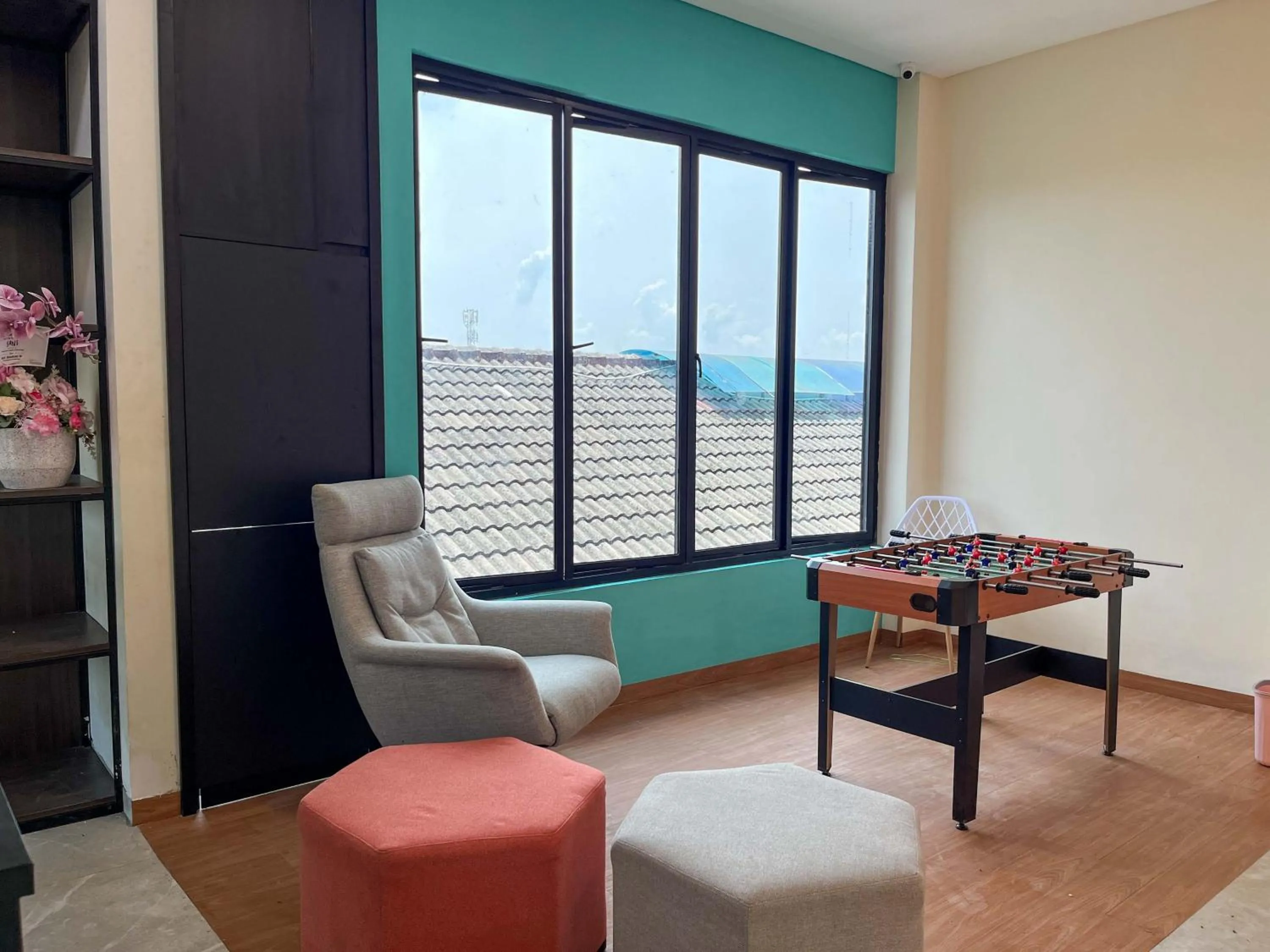 Seating area in SANS Hotel Premiere Majapahit Semarang