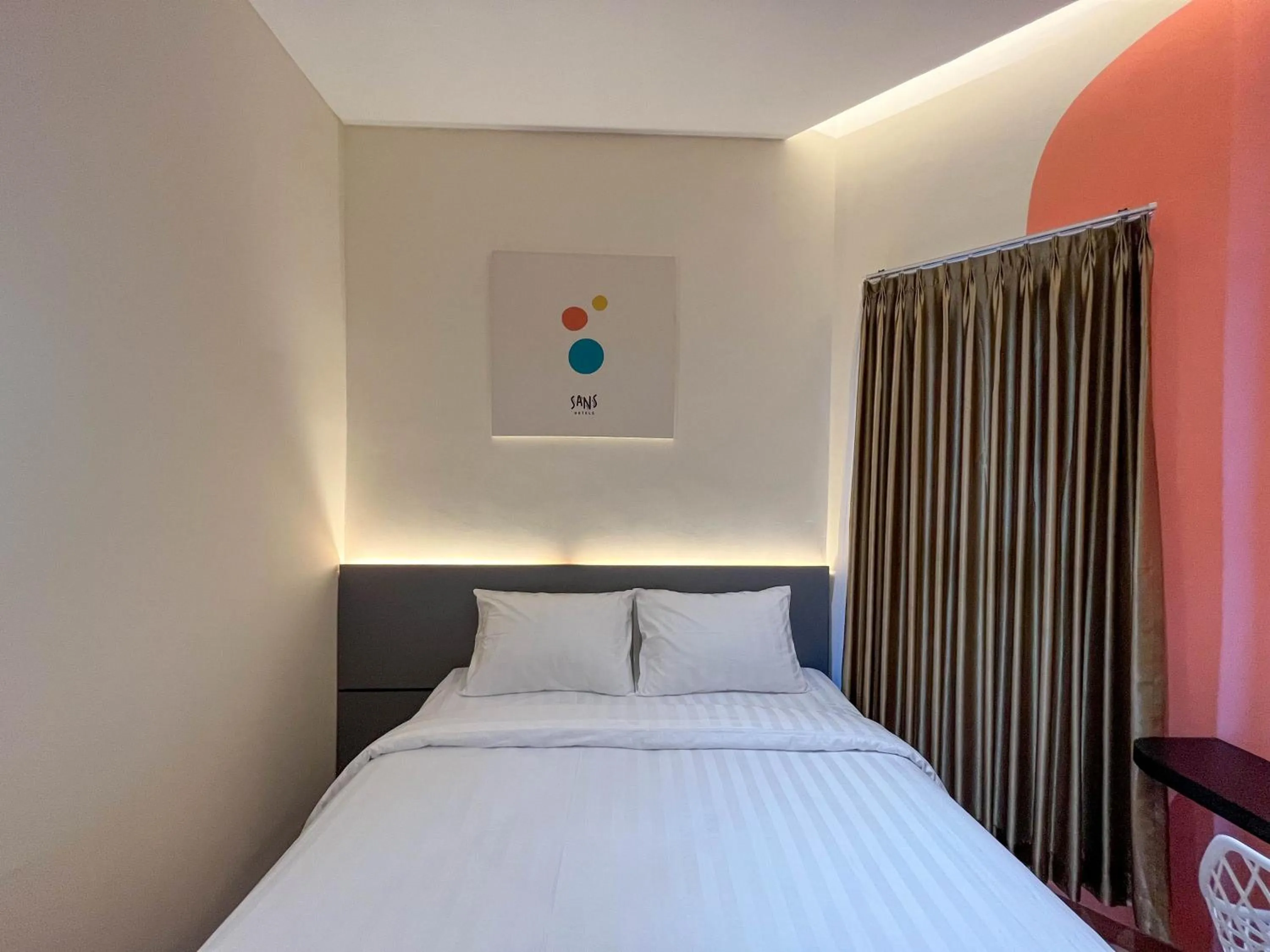 Bed in SANS Hotel Premiere Majapahit Semarang