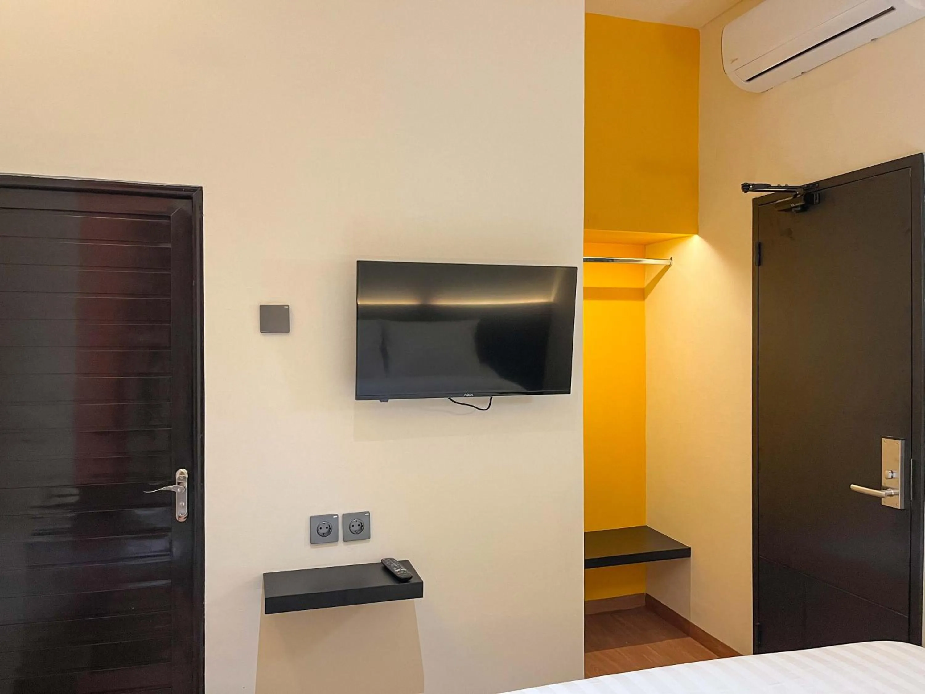 Bedroom, Bed in SANS Hotel Premiere Majapahit Semarang