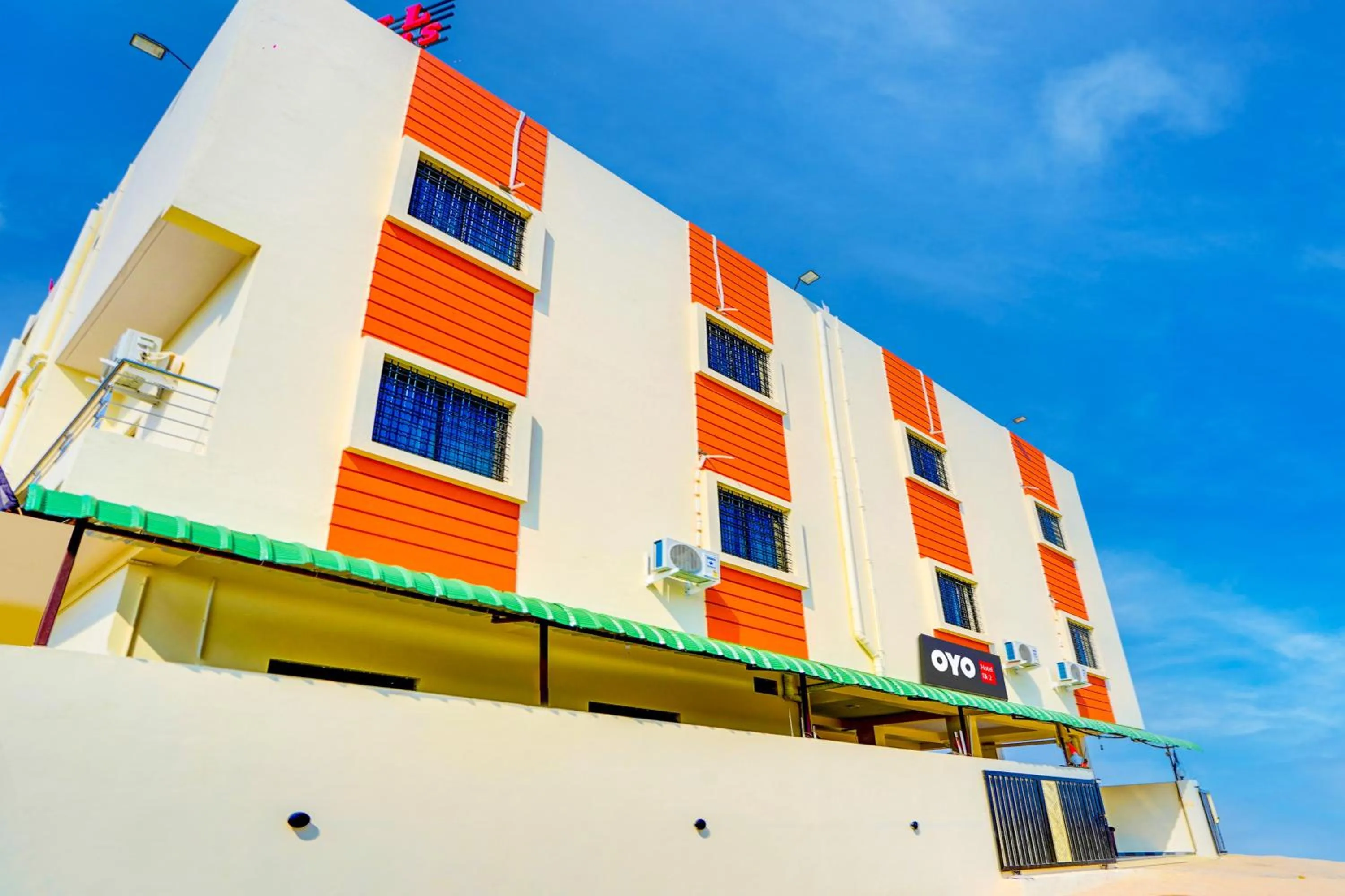 Facade/entrance in Hotel O RK 2