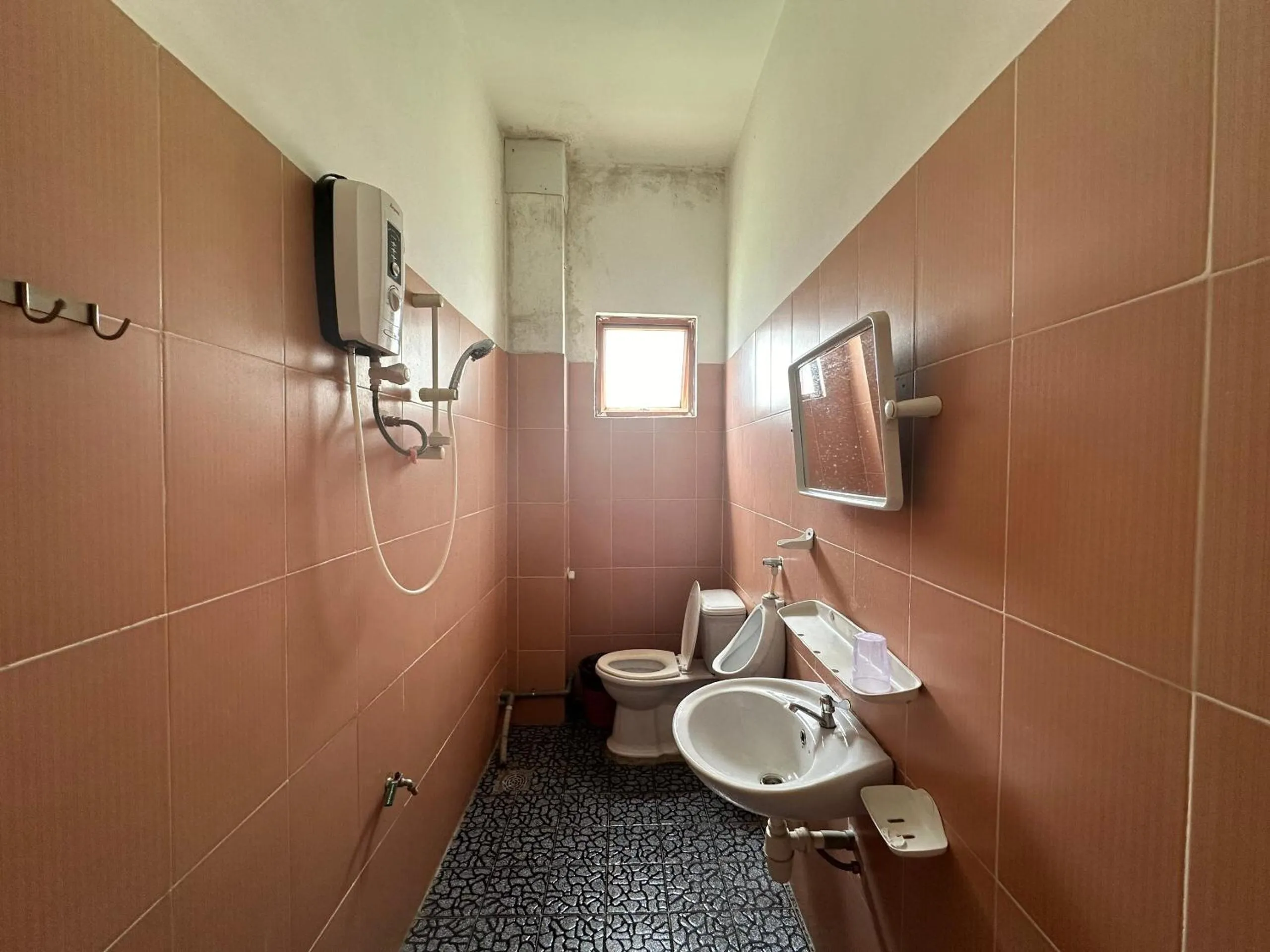 Bathroom in OYO 1232 Pòn Pon Hostel