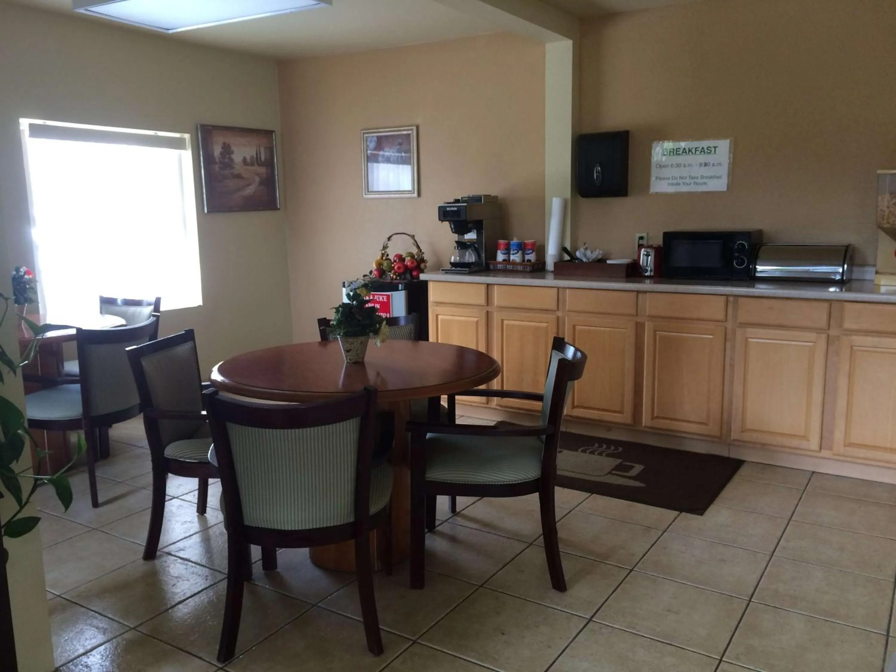 Breakfast in Executive Inn Schulenburg