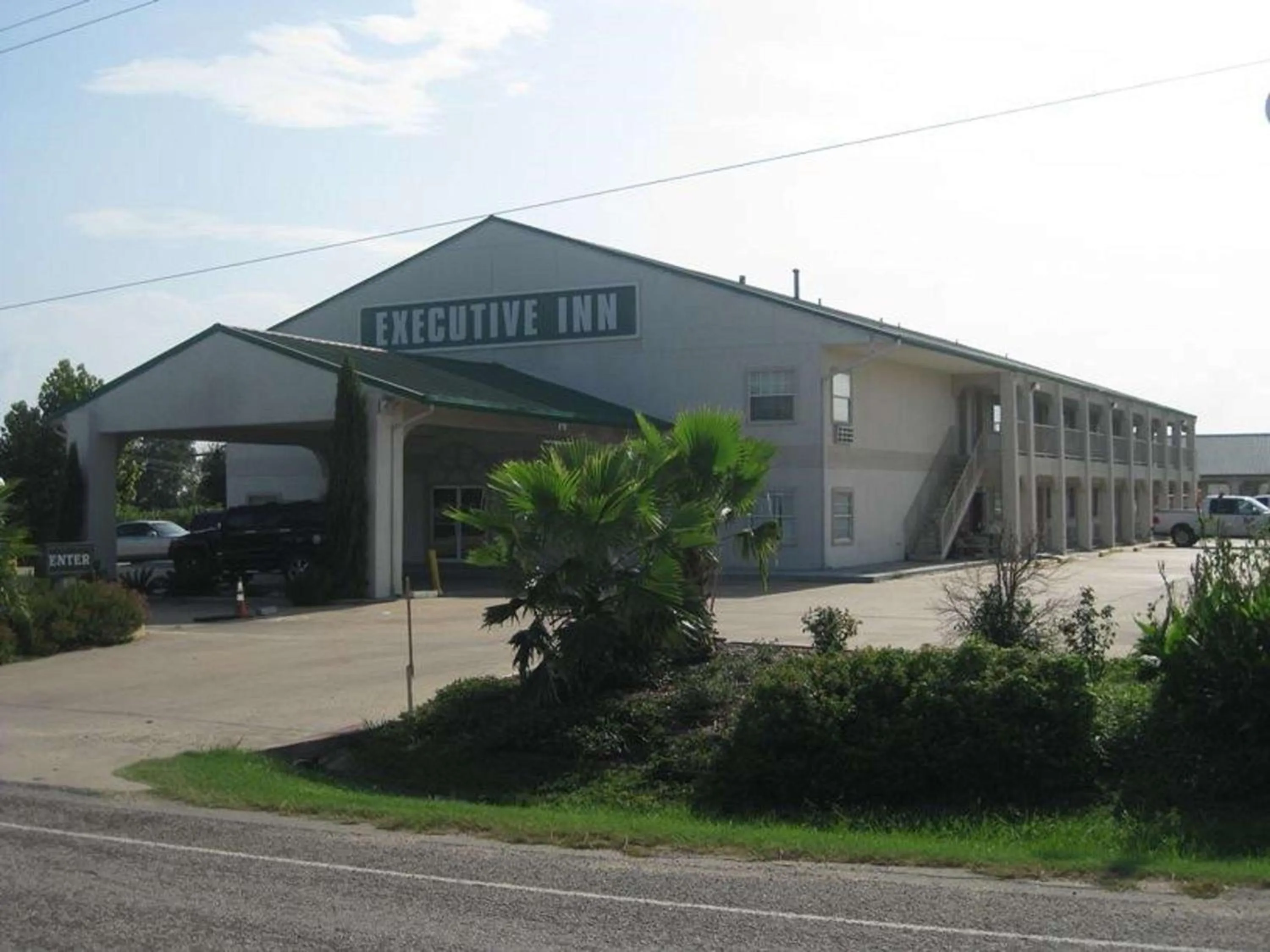 Property building in Executive Inn Schulenburg