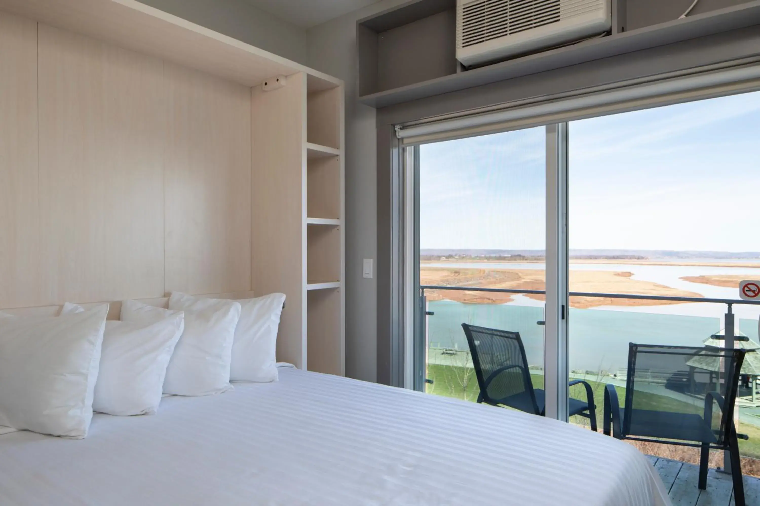 Suite with Sea View in Micro Boutique Living Wolfville Suite with Sea View in Micro Boutique Living Wolfville