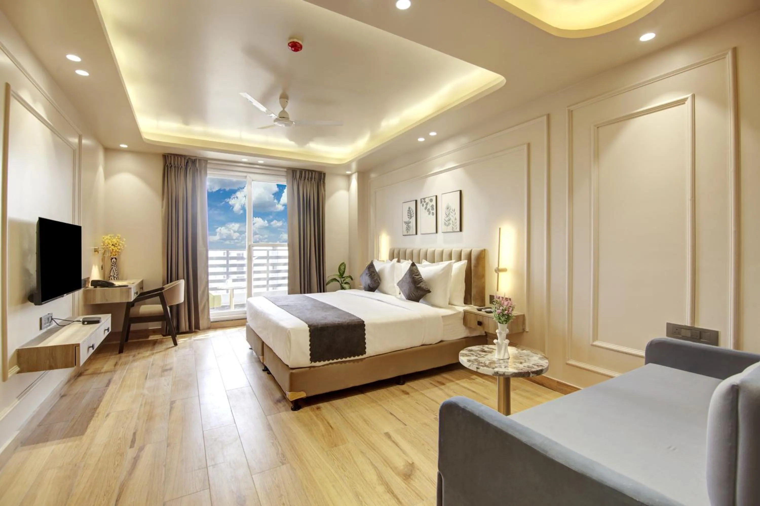 Communal lounge/ TV room, Bed in Saltstayz Premier - Near Golf Course Road & Sector 57