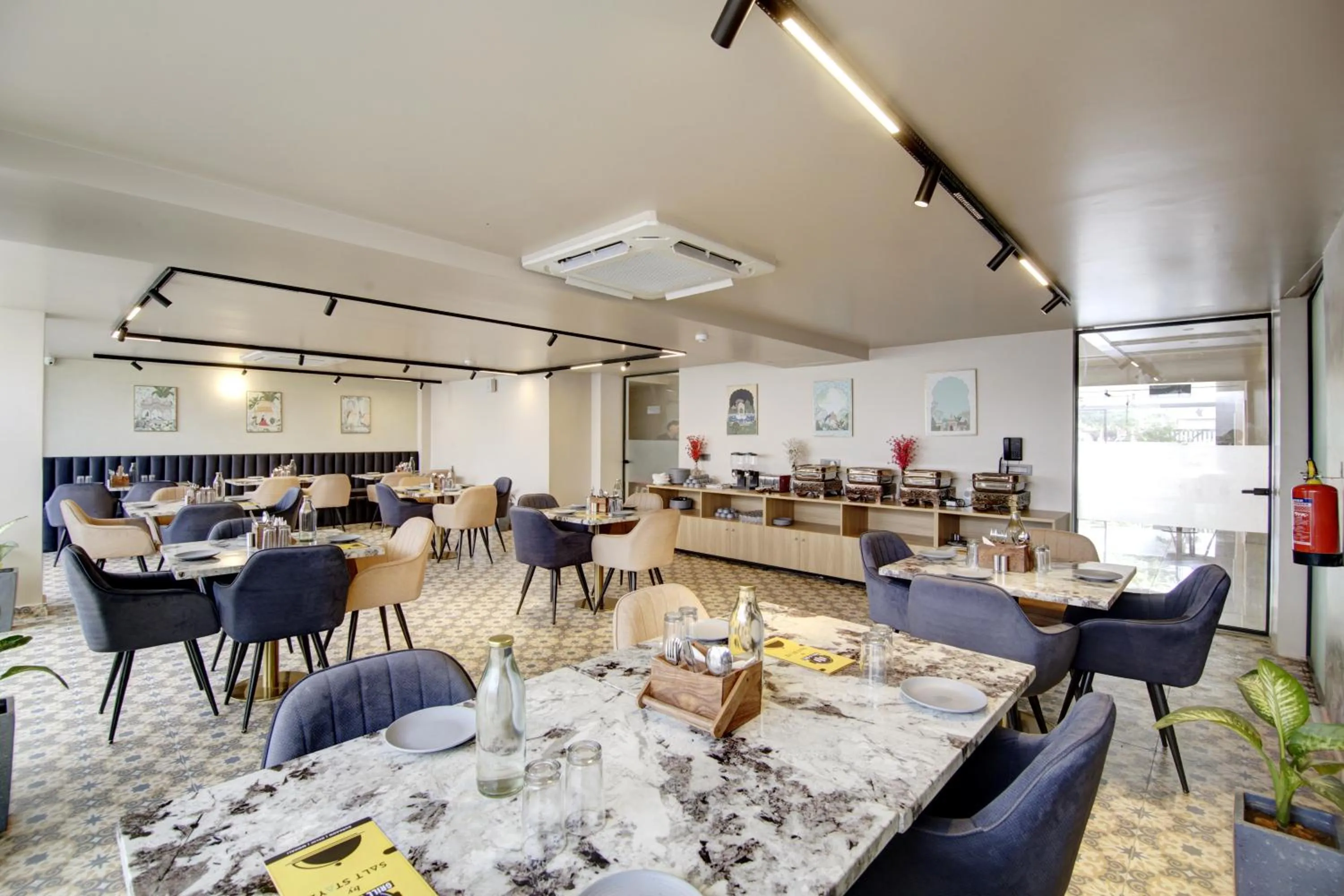 Restaurant/places to eat in Saltstayz Premier - Near Golf Course Road & Sector 57